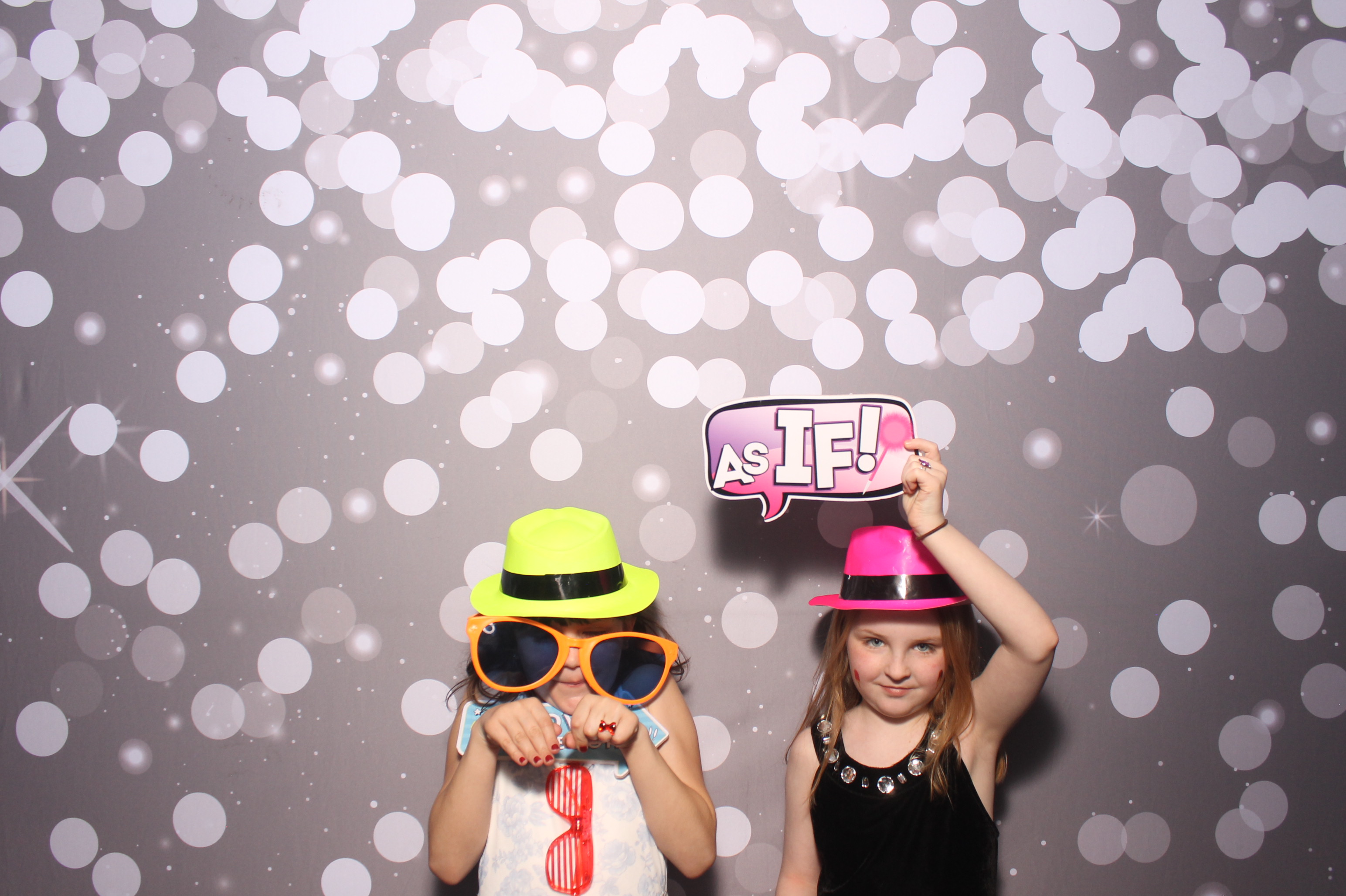 Father Daughter Cupcake Prom | View more photos from the event at gallery.photoboothcincy.com/u/PhotoBoothCincy/Father-Daughter-Cupcake-Prom-1