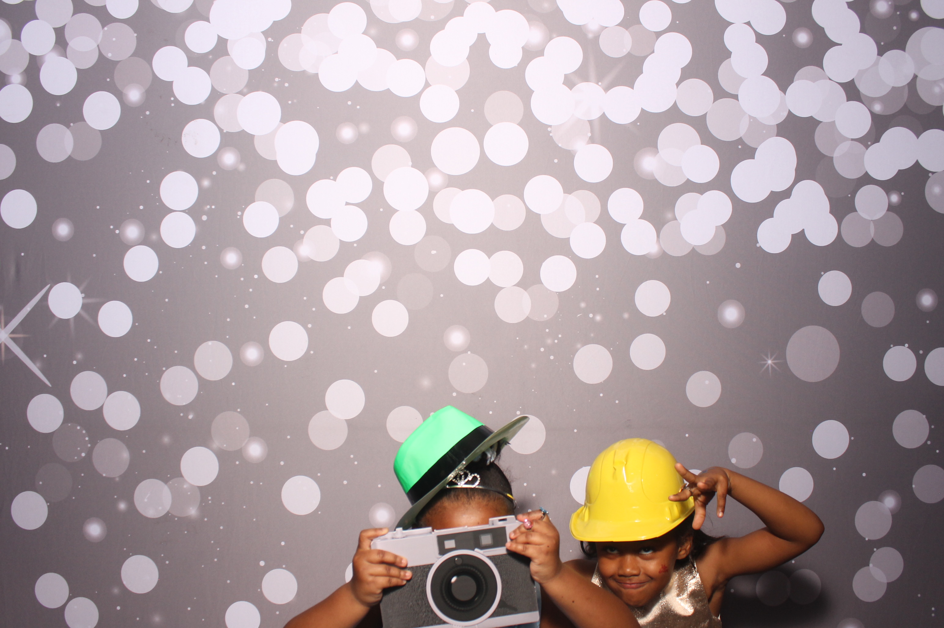 Father Daughter Cupcake Prom | View more photos from the event at gallery.photoboothcincy.com/u/PhotoBoothCincy/Father-Daughter-Cupcake-Prom-1