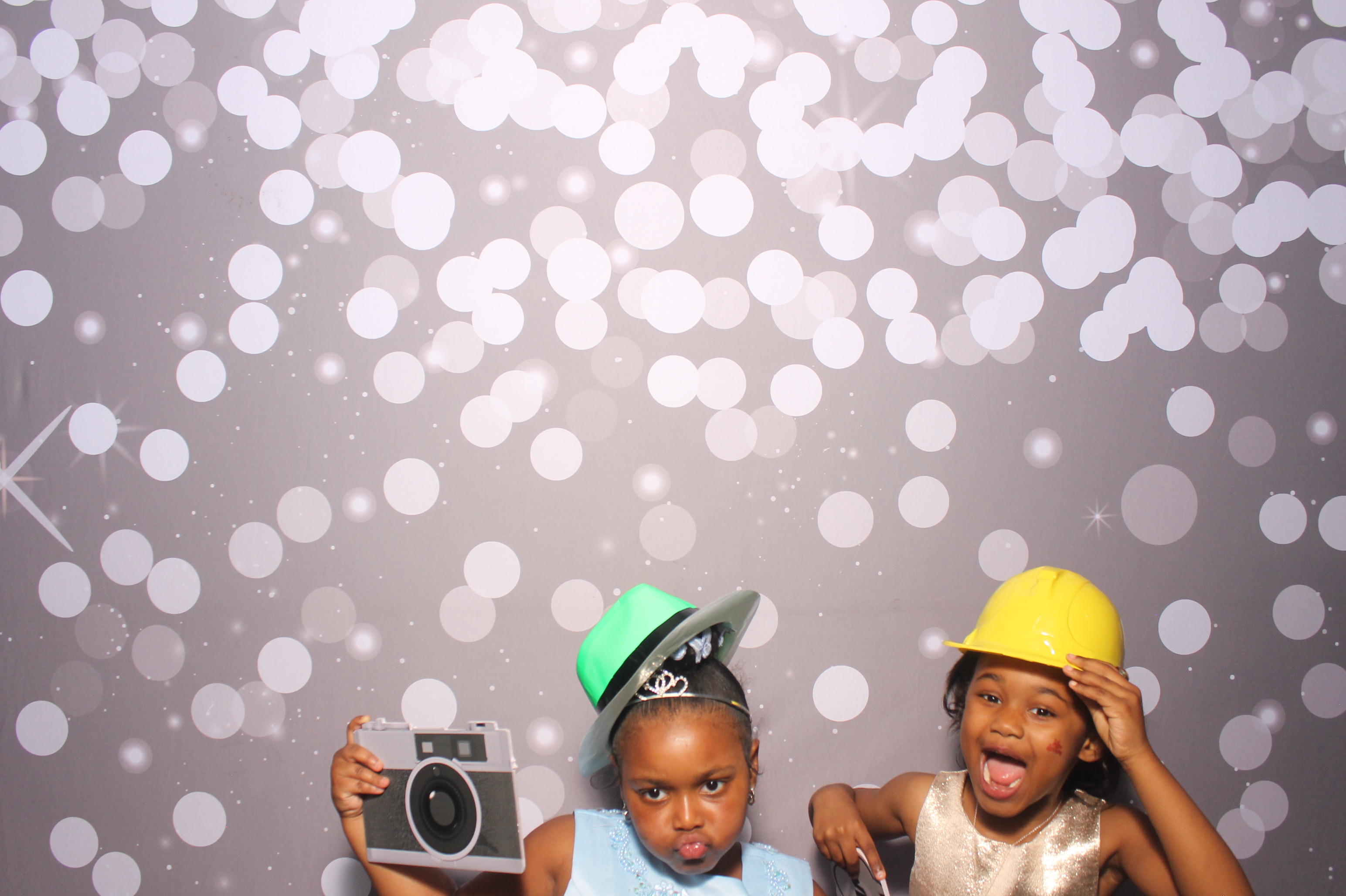 Father Daughter Cupcake Prom | View more photos from the event at gallery.photoboothcincy.com/u/PhotoBoothCincy/Father-Daughter-Cupcake-Prom-1