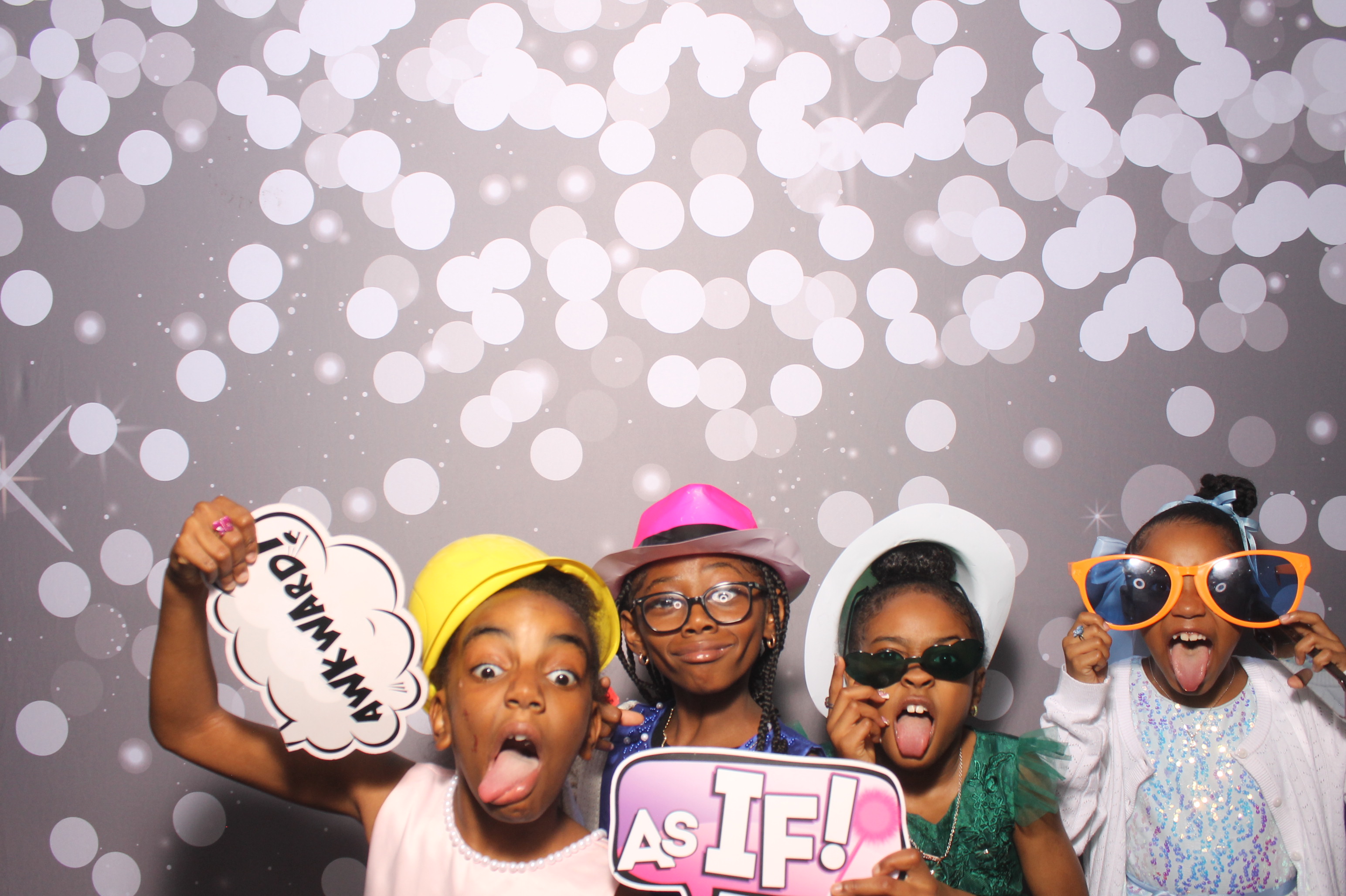Father Daughter Cupcake Prom | View more photos from the event at gallery.photoboothcincy.com/u/PhotoBoothCincy/Father-Daughter-Cupcake-Prom-1