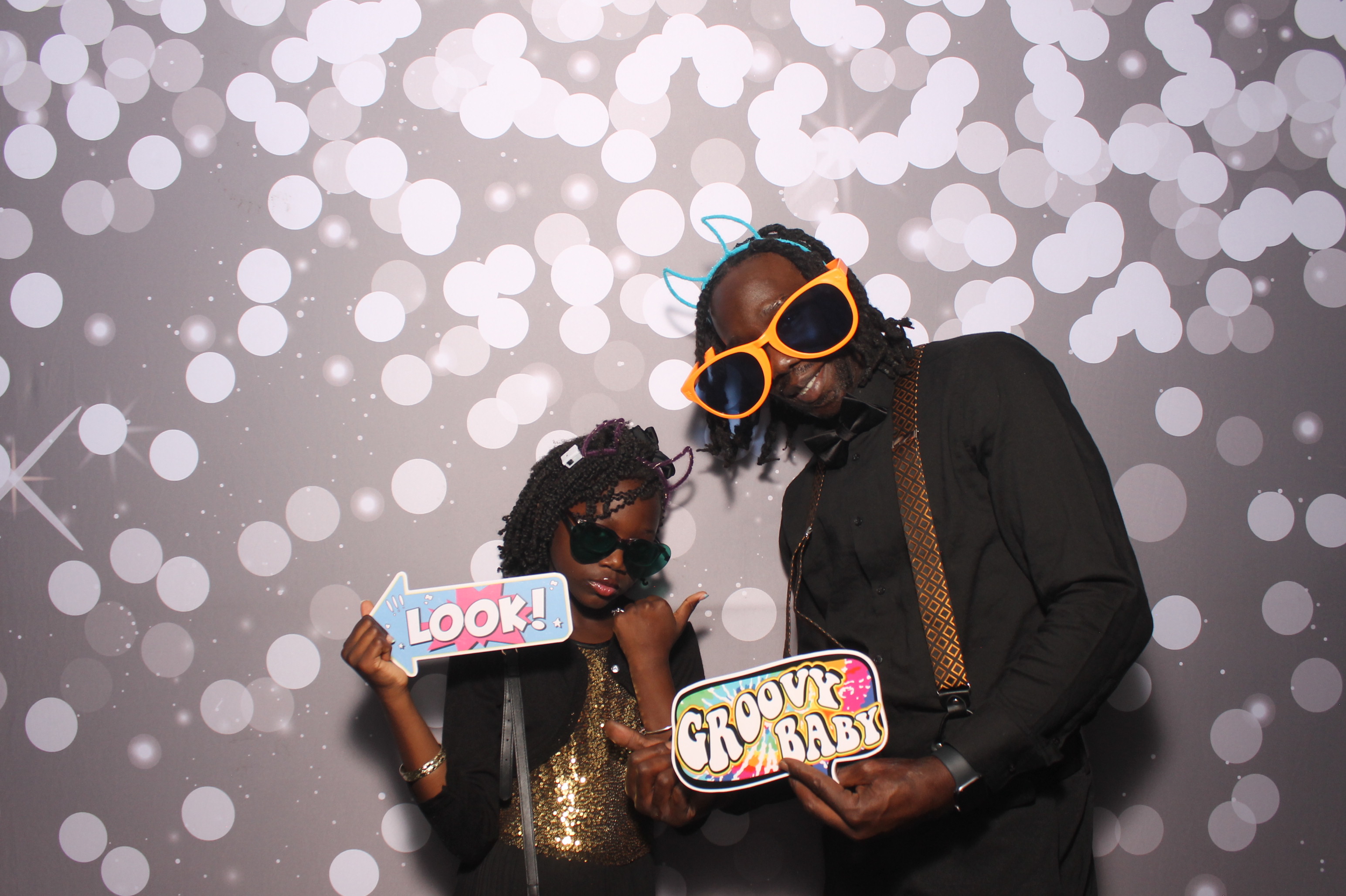 Father Daughter Cupcake Prom | View more photos from the event at gallery.photoboothcincy.com/u/PhotoBoothCincy/Father-Daughter-Cupcake-Prom-1