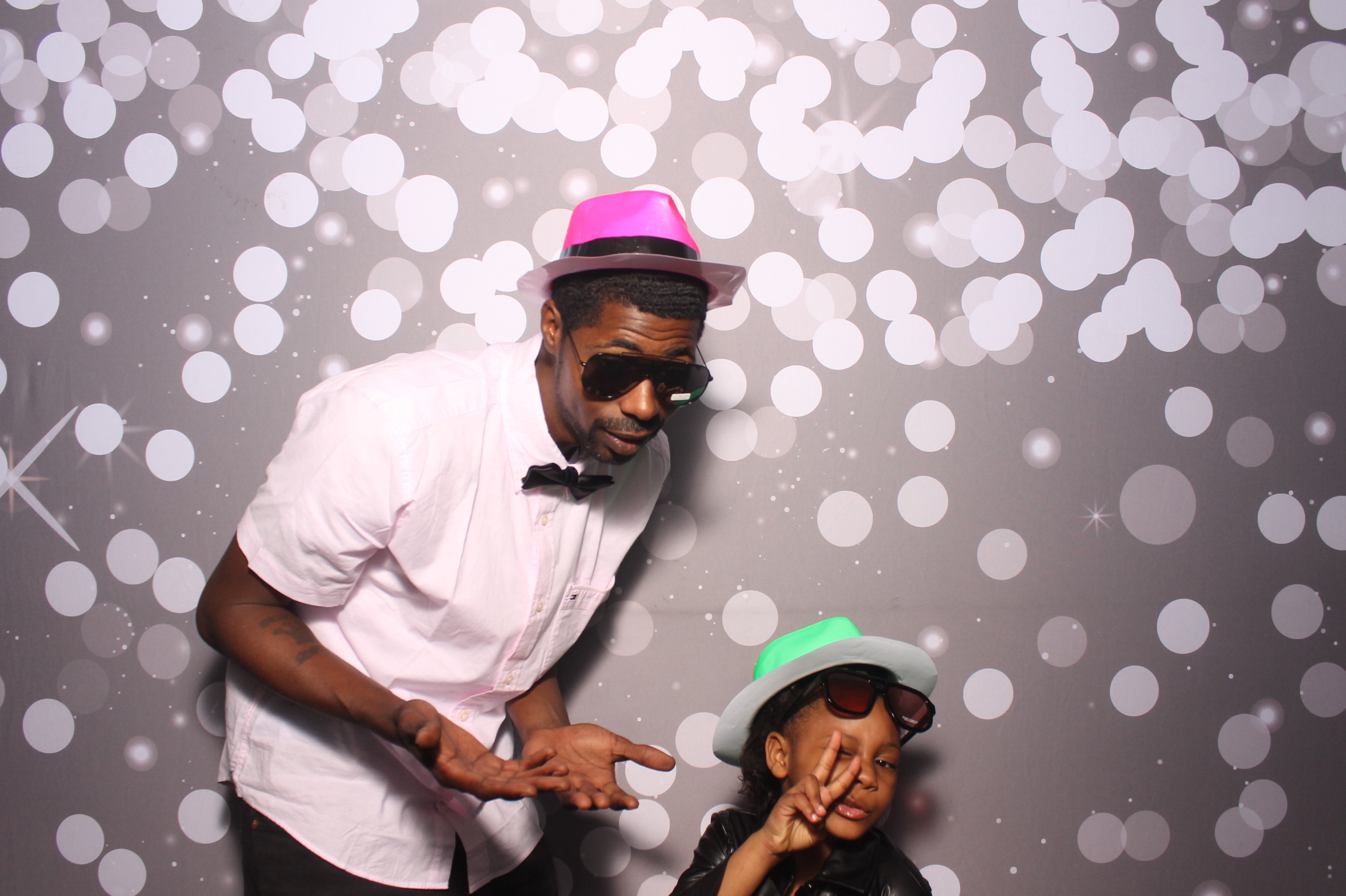Father Daughter Cupcake Prom | View more photos from the event at gallery.photoboothcincy.com/u/PhotoBoothCincy/Father-Daughter-Cupcake-Prom-1
