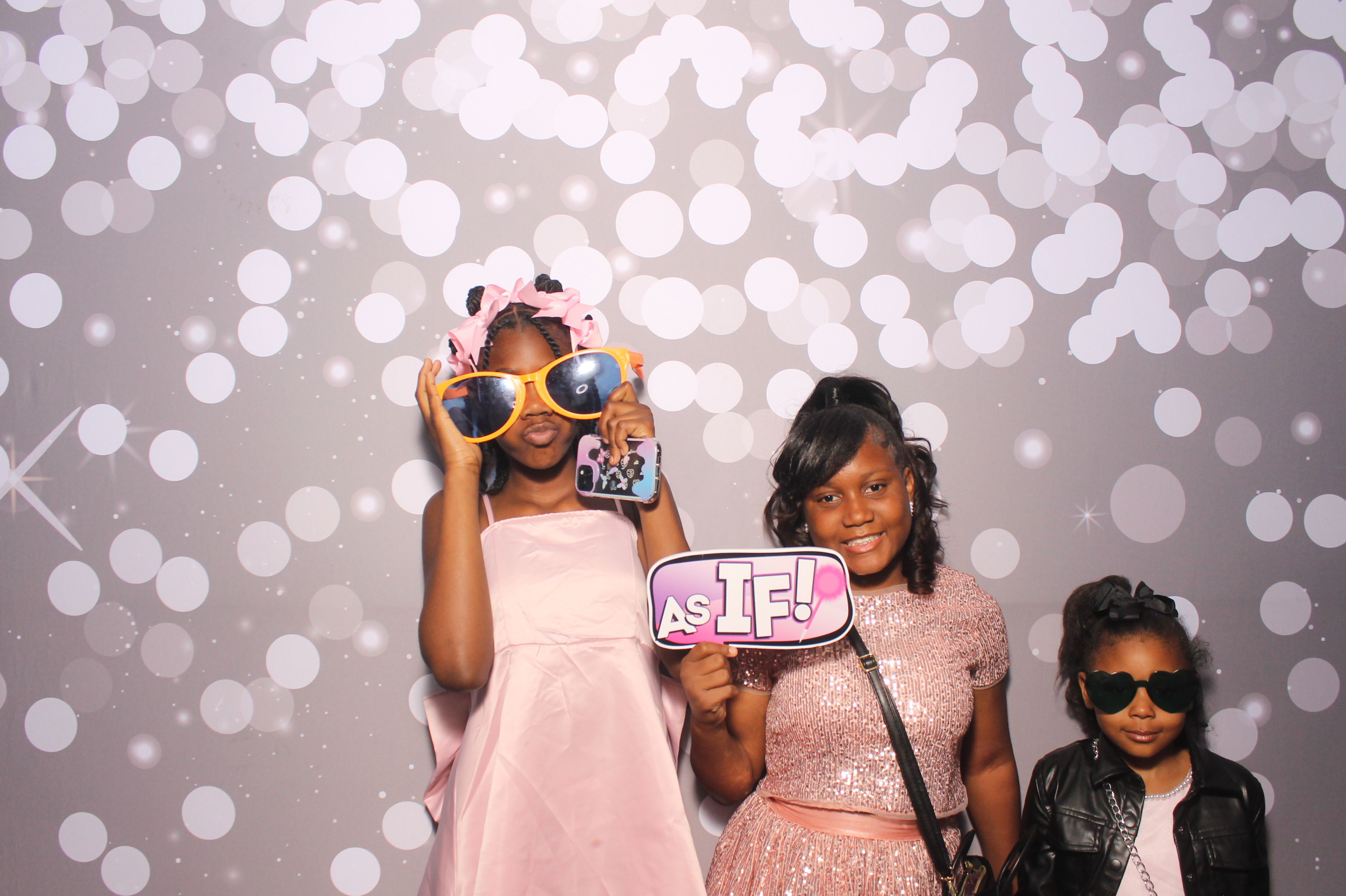 Father Daughter Cupcake Prom | View more photos from the event at gallery.photoboothcincy.com/u/PhotoBoothCincy/Father-Daughter-Cupcake-Prom-1
