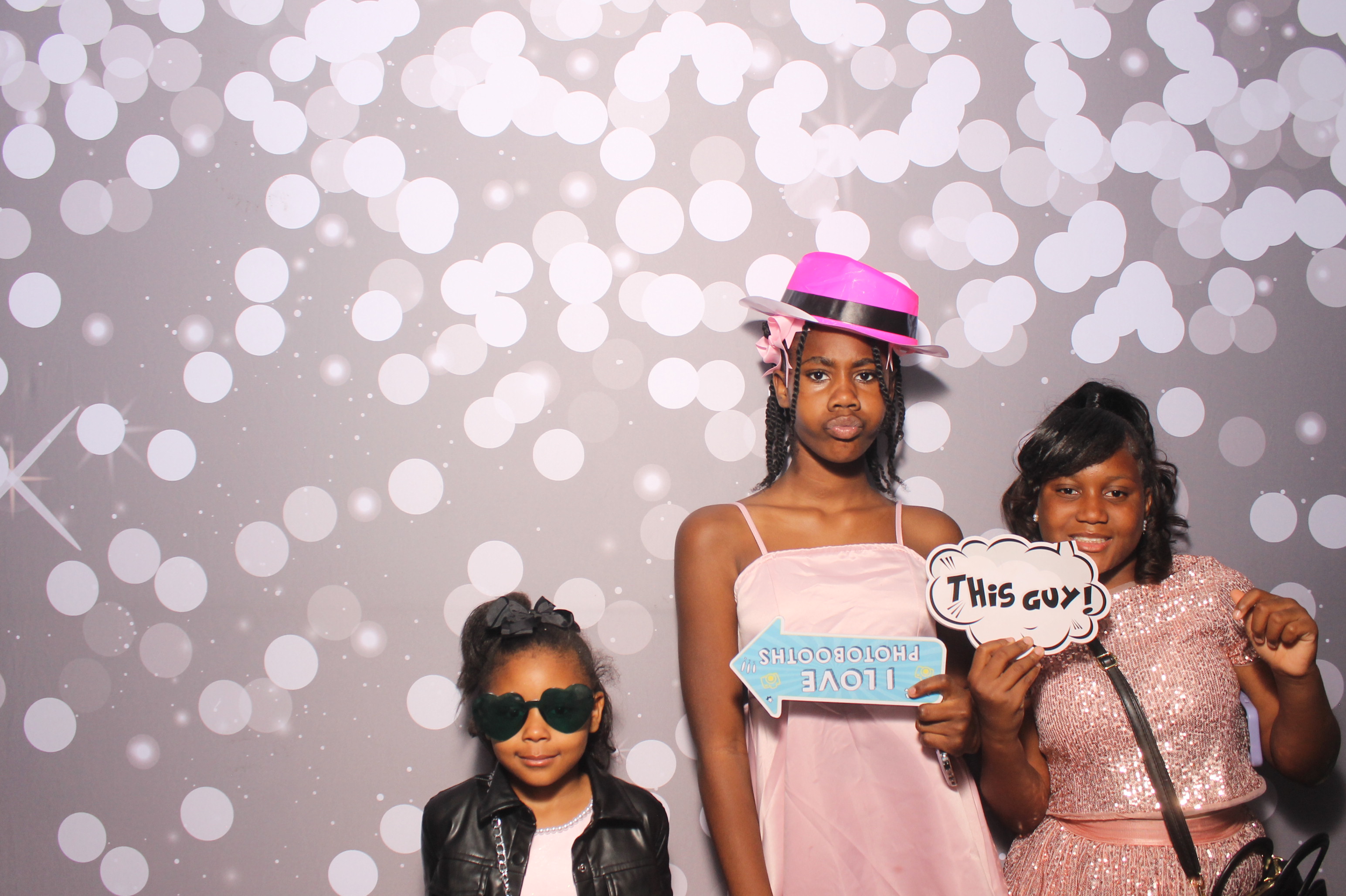 Father Daughter Cupcake Prom | View more photos from the event at gallery.photoboothcincy.com/u/PhotoBoothCincy/Father-Daughter-Cupcake-Prom-1