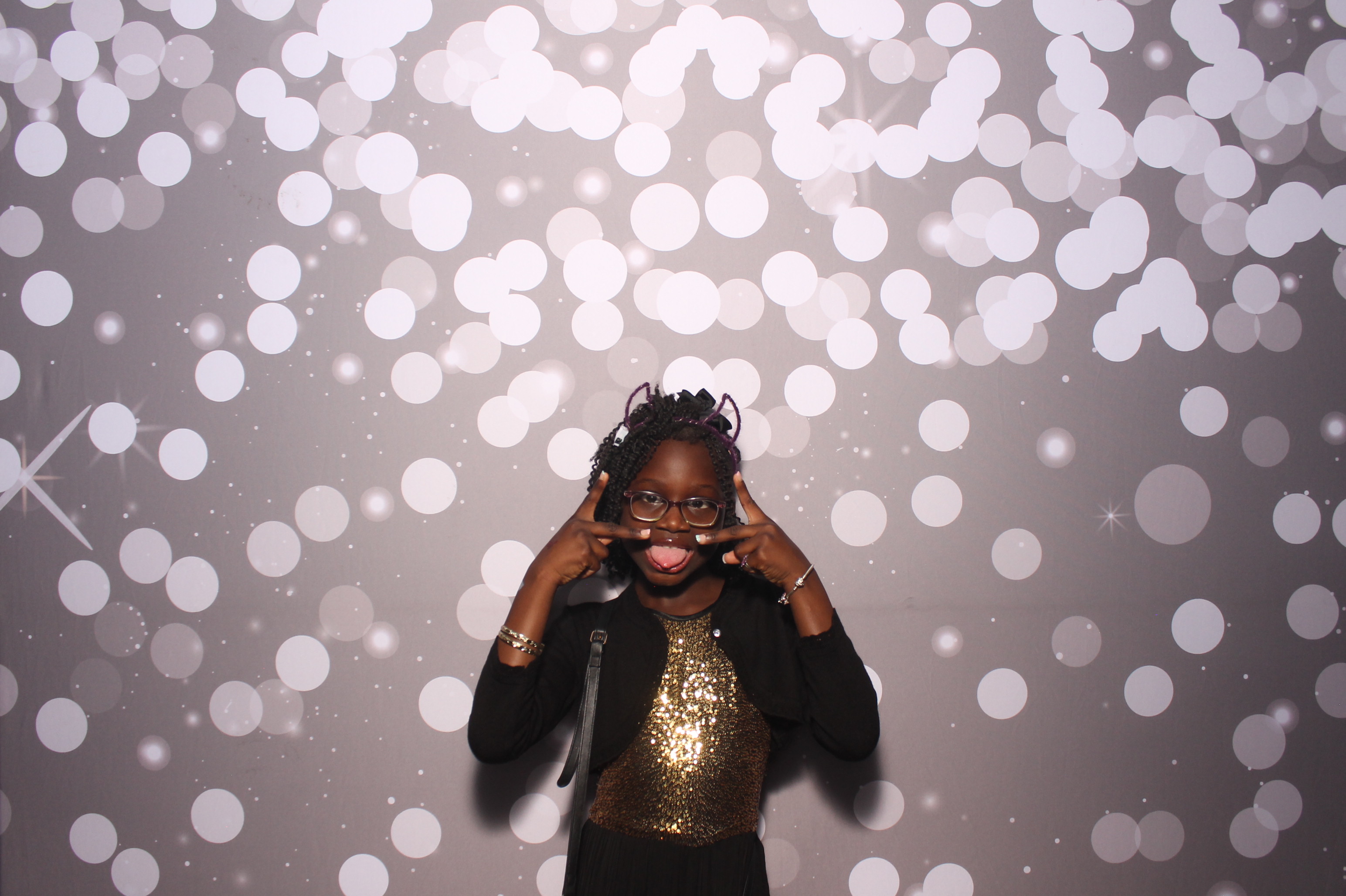 Father Daughter Cupcake Prom | View more photos from the event at gallery.photoboothcincy.com/u/PhotoBoothCincy/Father-Daughter-Cupcake-Prom-1