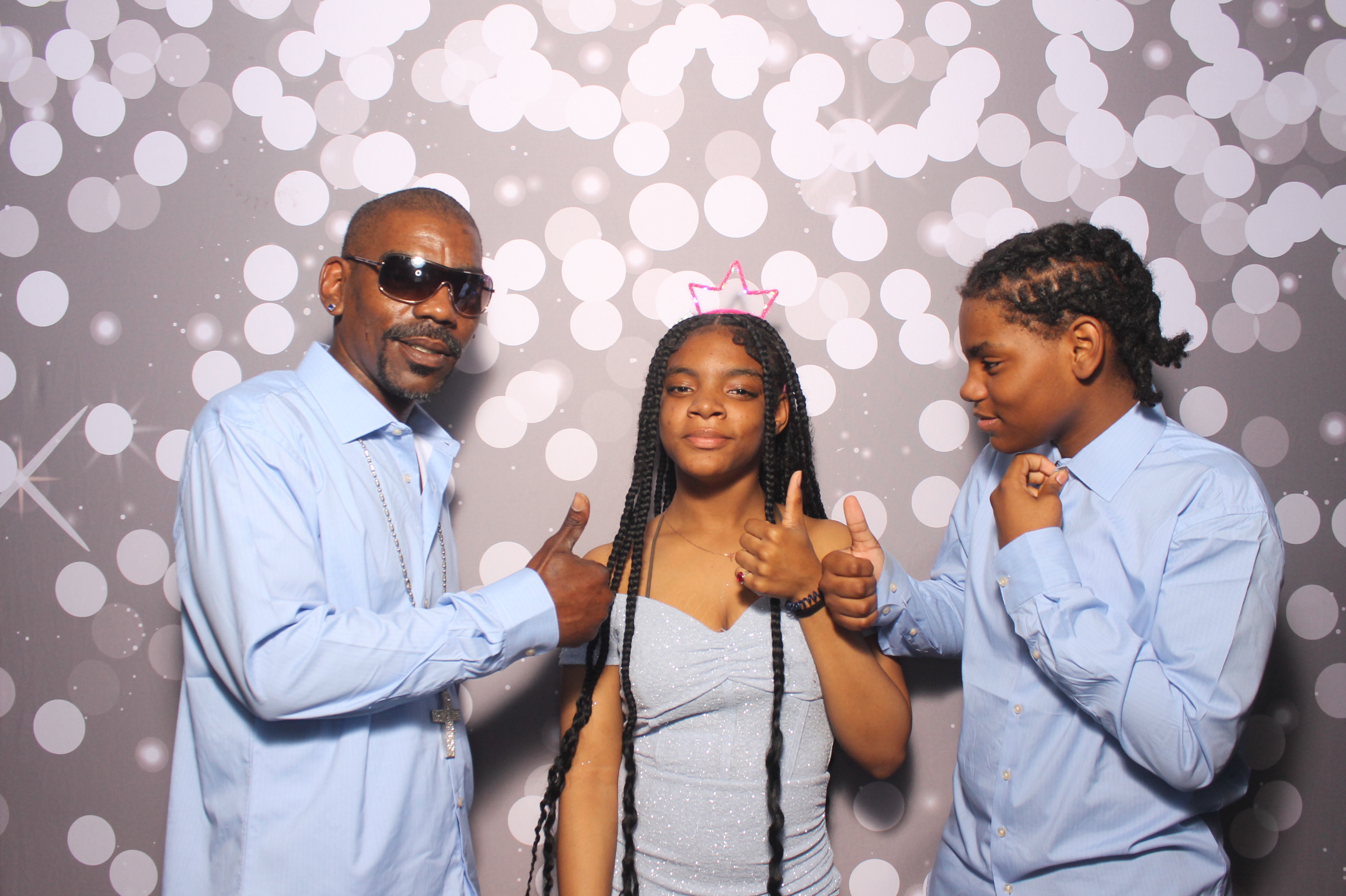 Father Daughter Cupcake Prom | View more photos from the event at gallery.photoboothcincy.com/u/PhotoBoothCincy/Father-Daughter-Cupcake-Prom-1