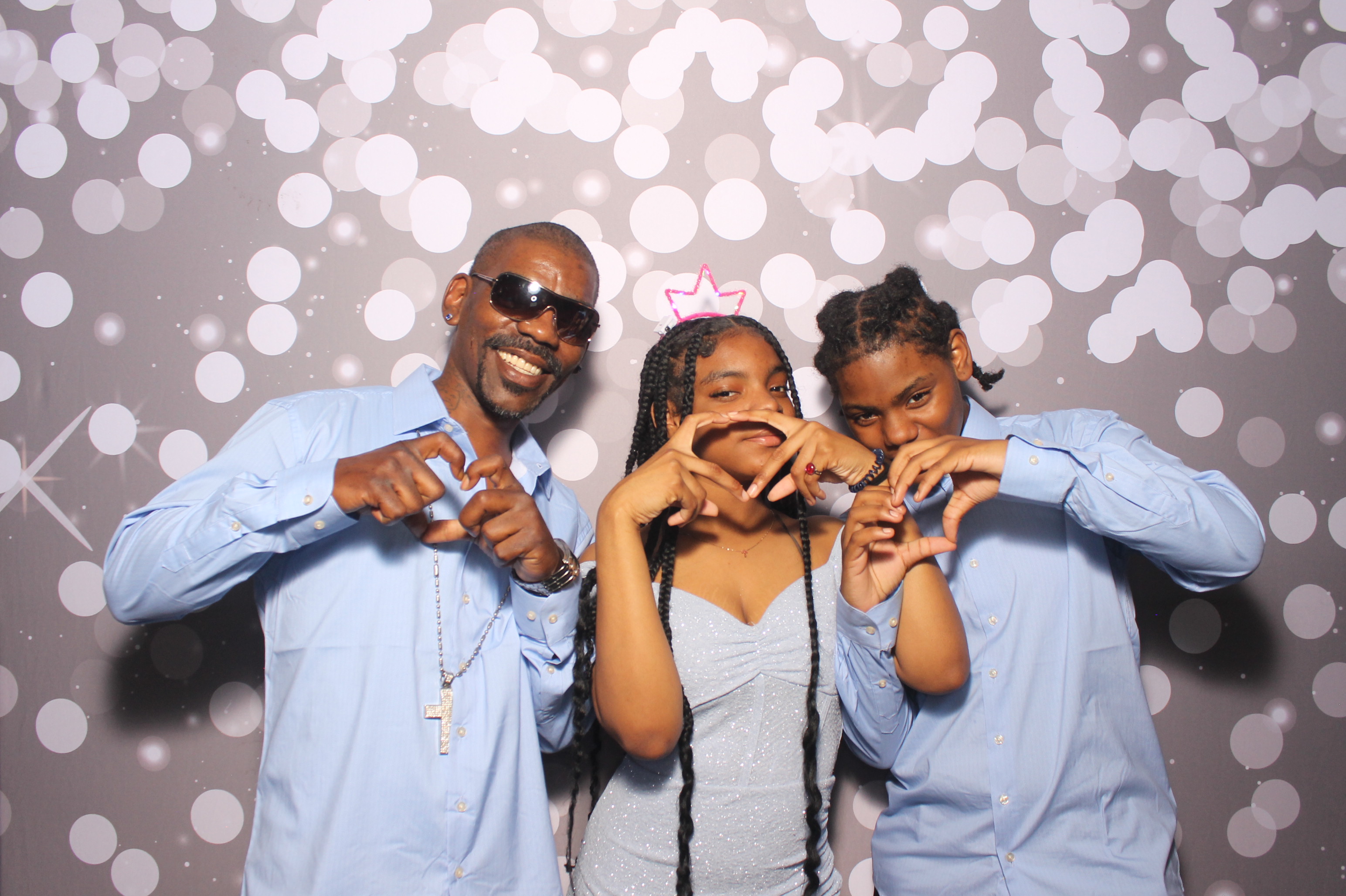 Father Daughter Cupcake Prom | View more photos from the event at gallery.photoboothcincy.com/u/PhotoBoothCincy/Father-Daughter-Cupcake-Prom-1