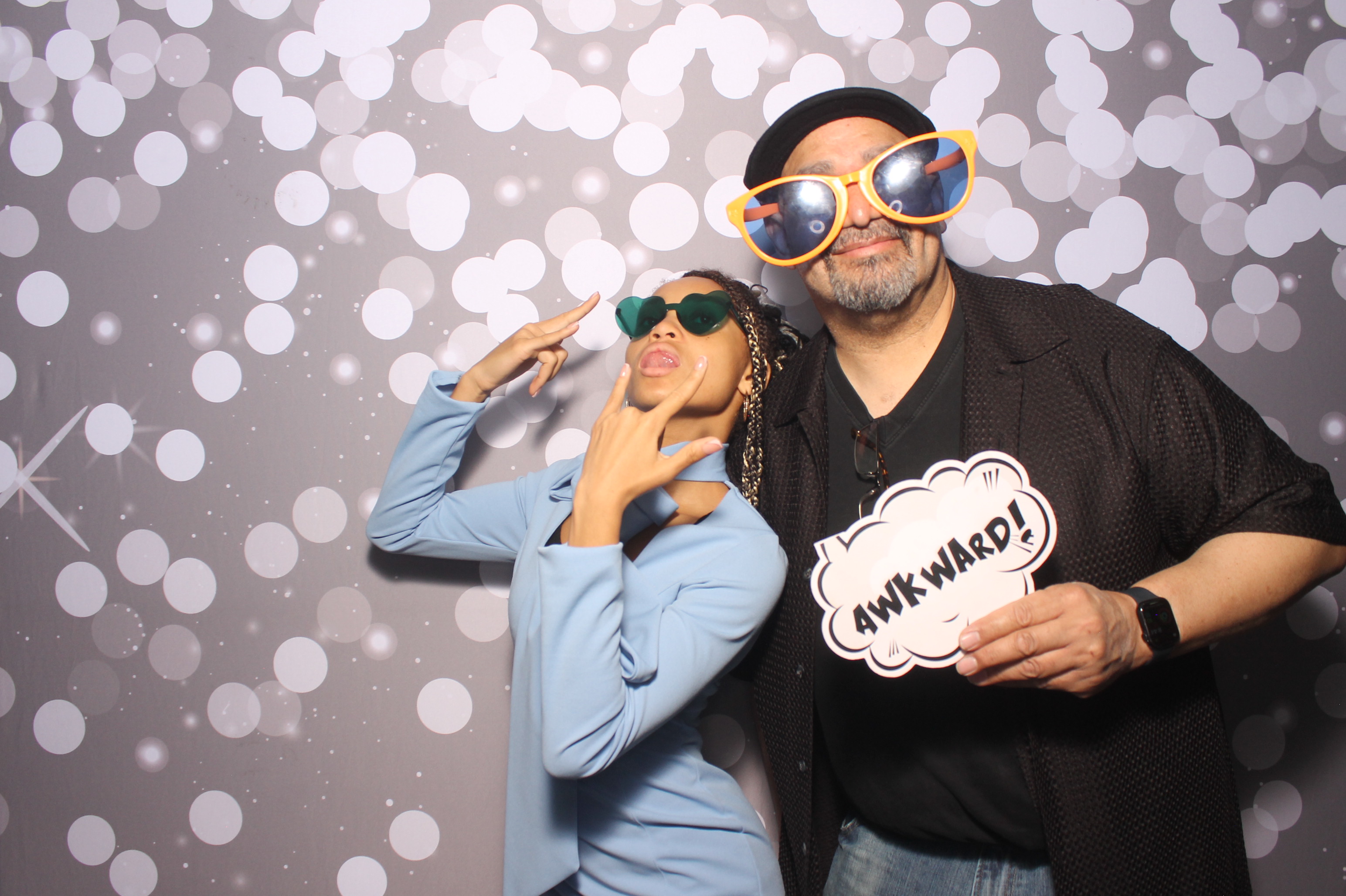 Father Daughter Cupcake Prom | View more photos from the event at gallery.photoboothcincy.com/u/PhotoBoothCincy/Father-Daughter-Cupcake-Prom-1