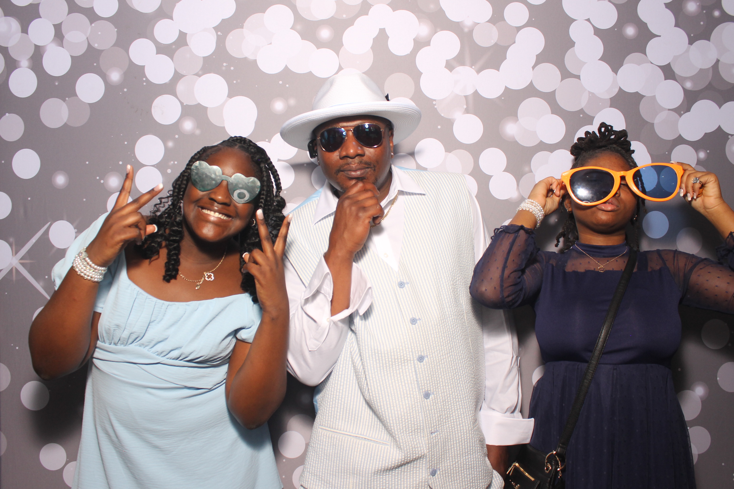 Father Daughter Cupcake Prom | View more photos from the event at gallery.photoboothcincy.com/u/PhotoBoothCincy/Father-Daughter-Cupcake-Prom-1