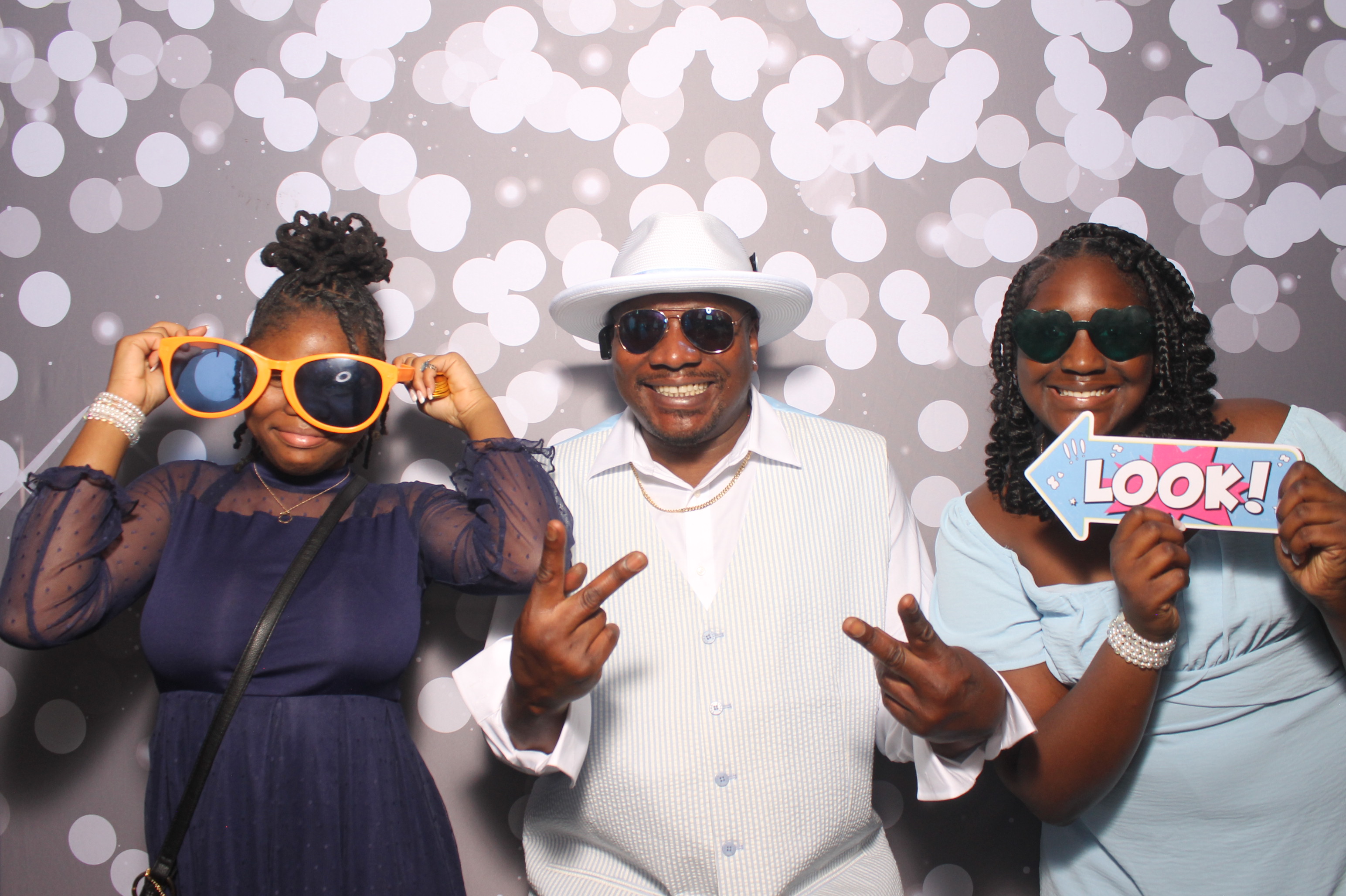 Father Daughter Cupcake Prom | View more photos from the event at gallery.photoboothcincy.com/u/PhotoBoothCincy/Father-Daughter-Cupcake-Prom-1