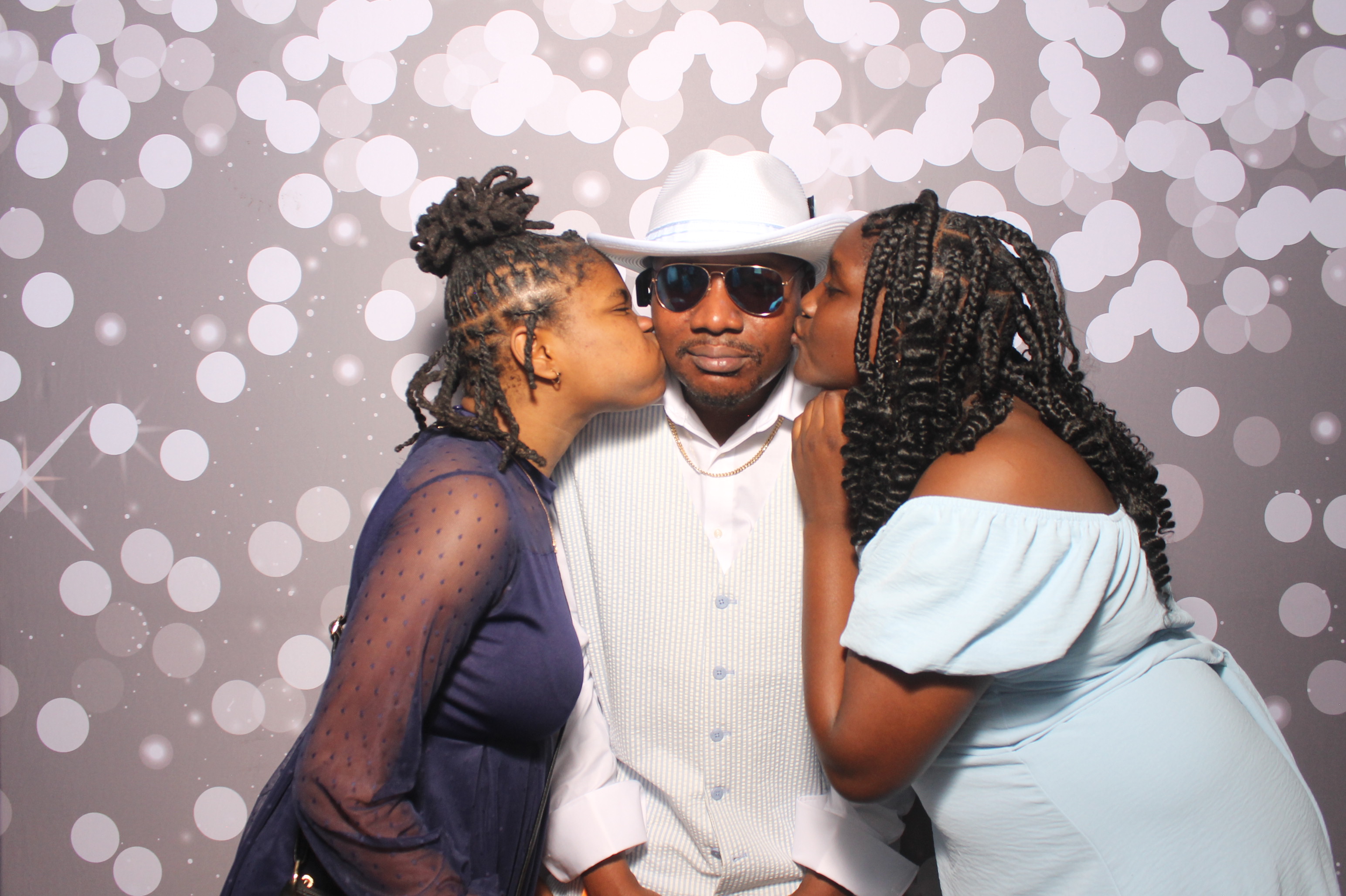 Father Daughter Cupcake Prom | View more photos from the event at gallery.photoboothcincy.com/u/PhotoBoothCincy/Father-Daughter-Cupcake-Prom-1