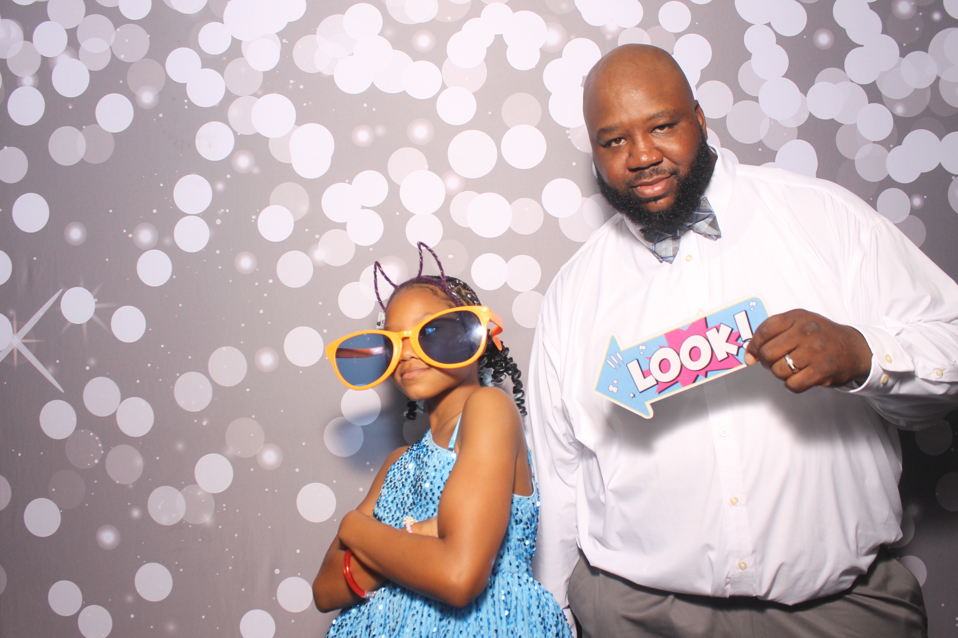 Father Daughter Cupcake Prom | View more photos from the event at gallery.photoboothcincy.com/u/PhotoBoothCincy/Father-Daughter-Cupcake-Prom-1