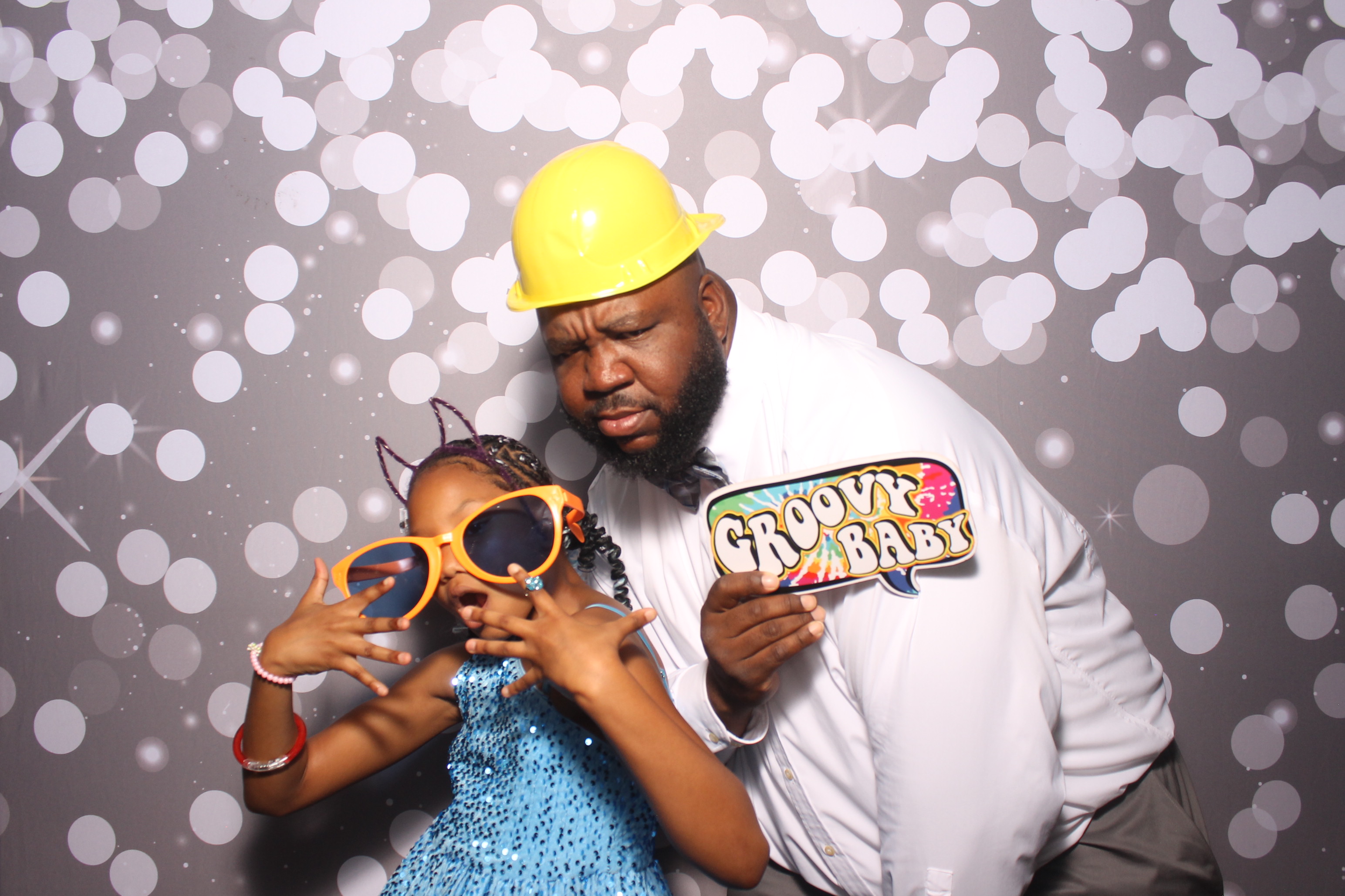 Father Daughter Cupcake Prom | View more photos from the event at gallery.photoboothcincy.com/u/PhotoBoothCincy/Father-Daughter-Cupcake-Prom-1