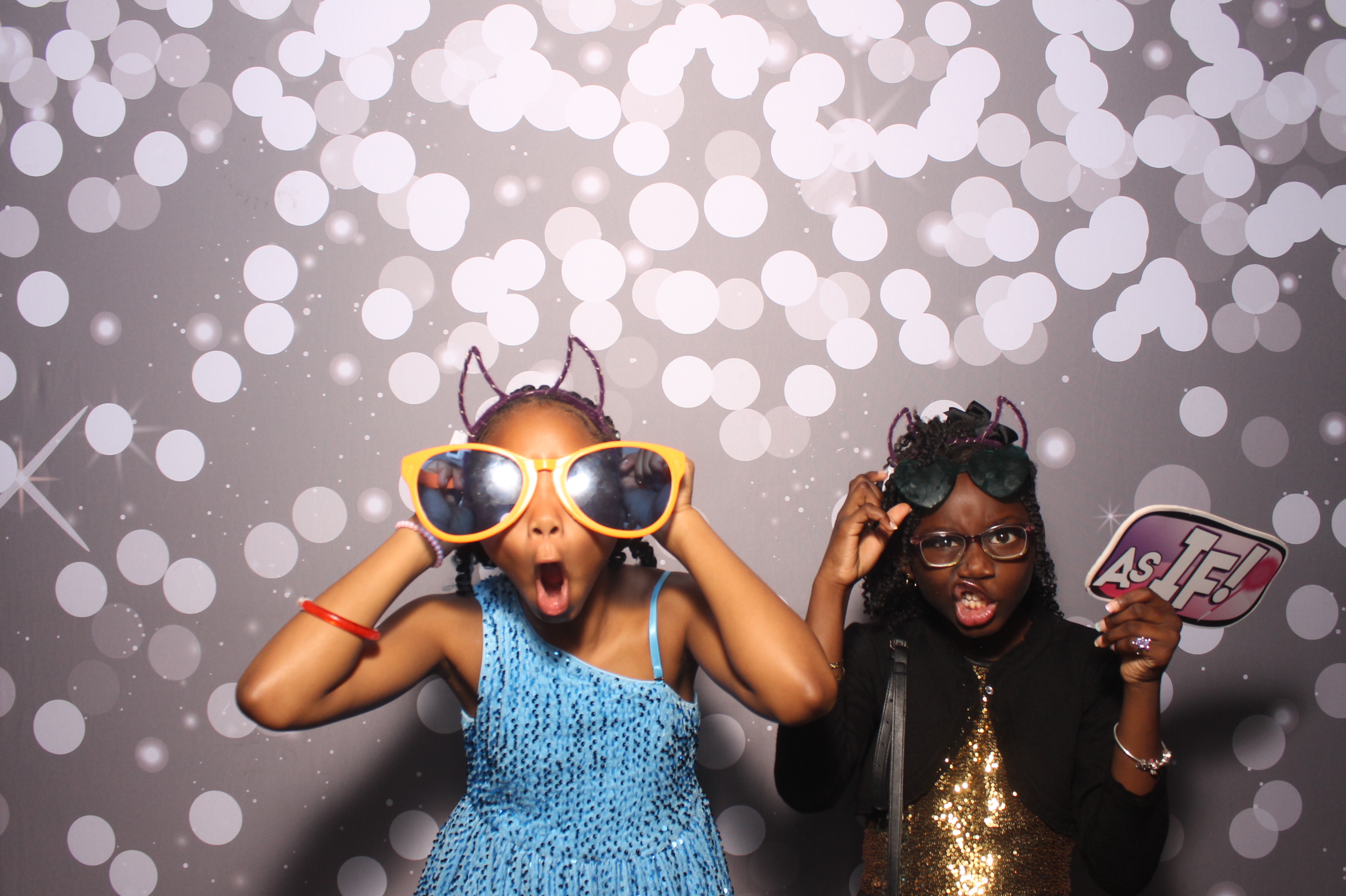Father Daughter Cupcake Prom | View more photos from the event at gallery.photoboothcincy.com/u/PhotoBoothCincy/Father-Daughter-Cupcake-Prom-1