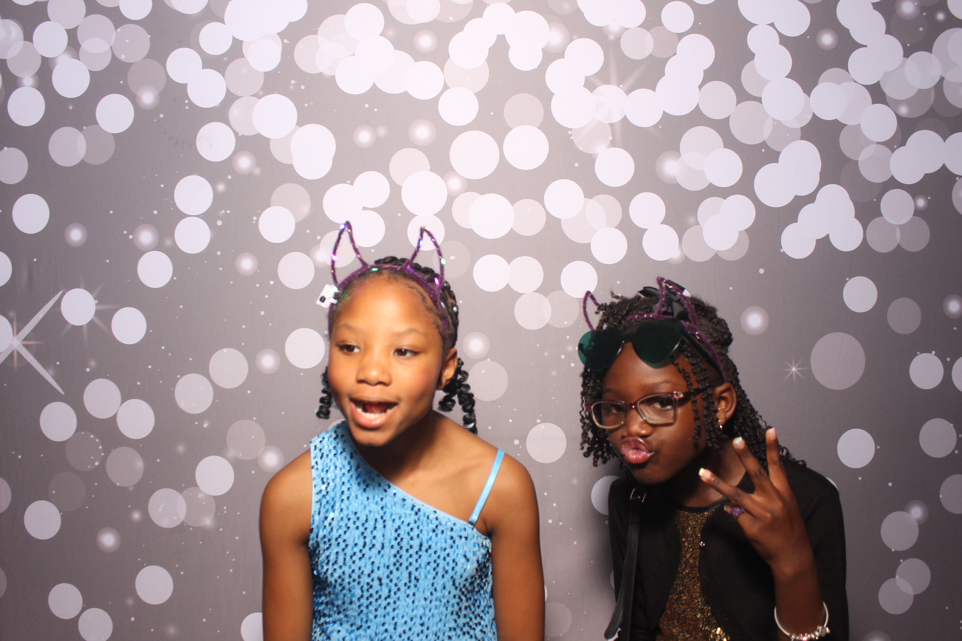 Father Daughter Cupcake Prom | View more photos from the event at gallery.photoboothcincy.com/u/PhotoBoothCincy/Father-Daughter-Cupcake-Prom-1