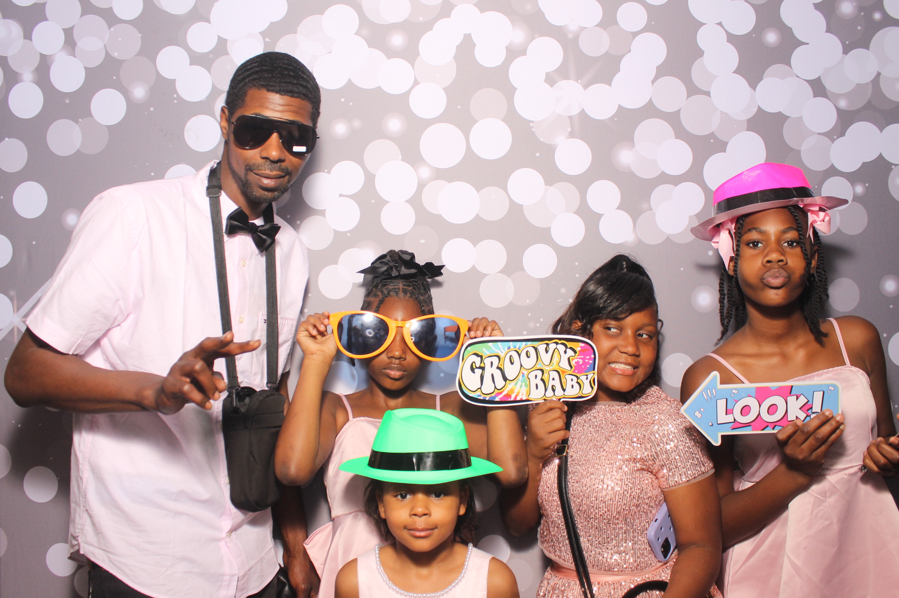 Father Daughter Cupcake Prom | View more photos from the event at gallery.photoboothcincy.com/u/PhotoBoothCincy/Father-Daughter-Cupcake-Prom-1