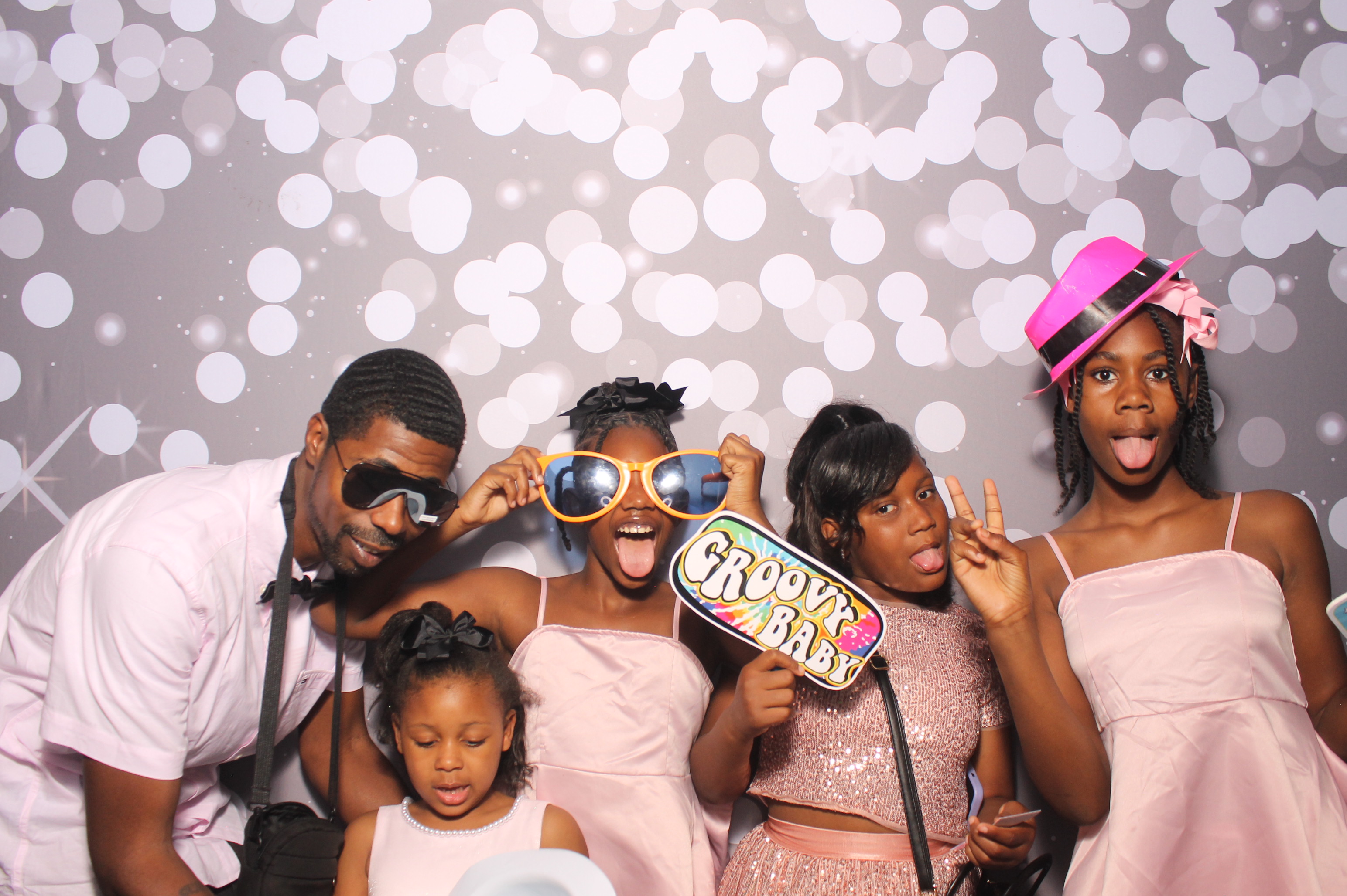 Father Daughter Cupcake Prom | View more photos from the event at gallery.photoboothcincy.com/u/PhotoBoothCincy/Father-Daughter-Cupcake-Prom-1