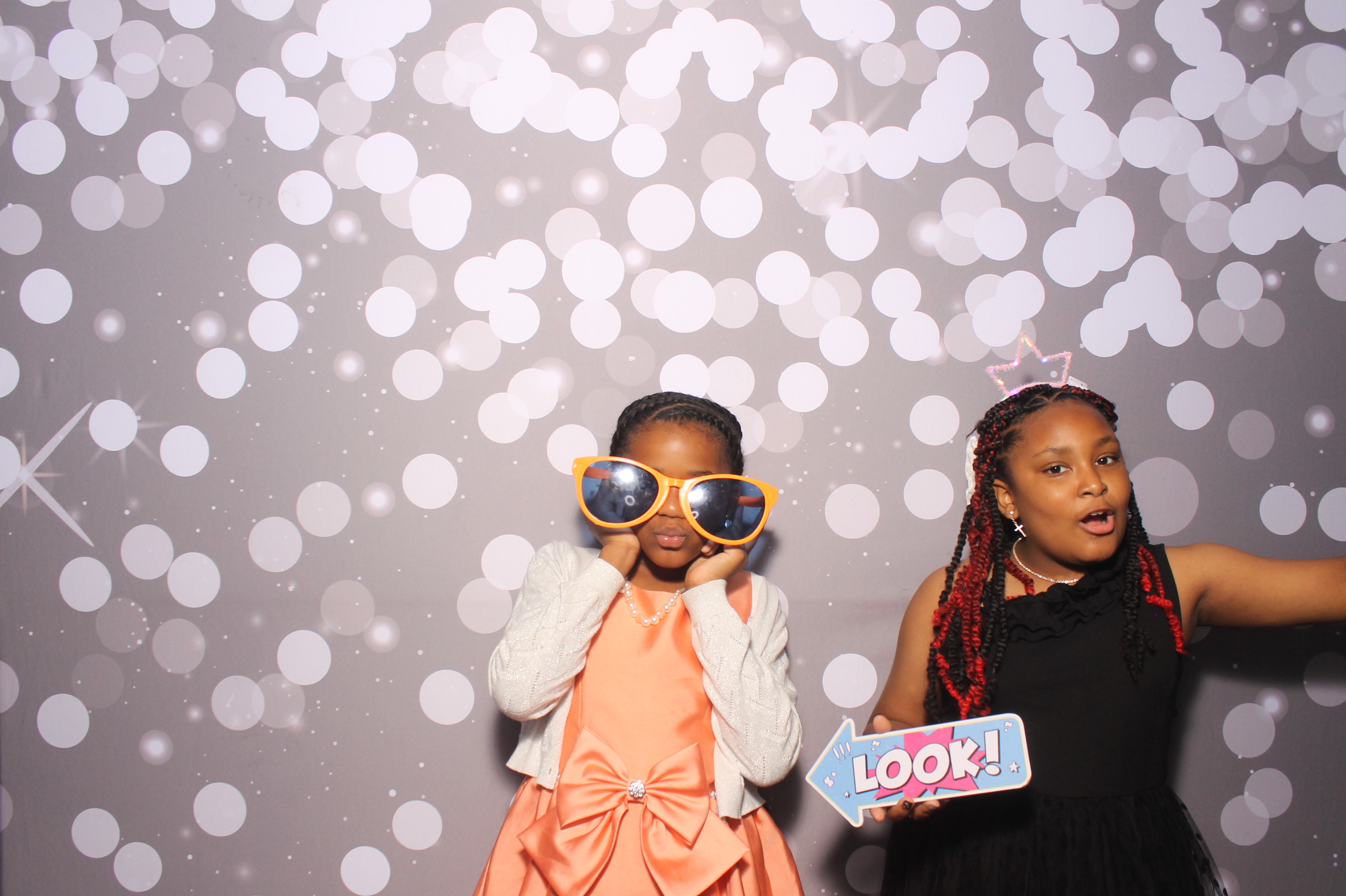 Father Daughter Cupcake Prom | View more photos from the event at gallery.photoboothcincy.com/u/PhotoBoothCincy/Father-Daughter-Cupcake-Prom-1