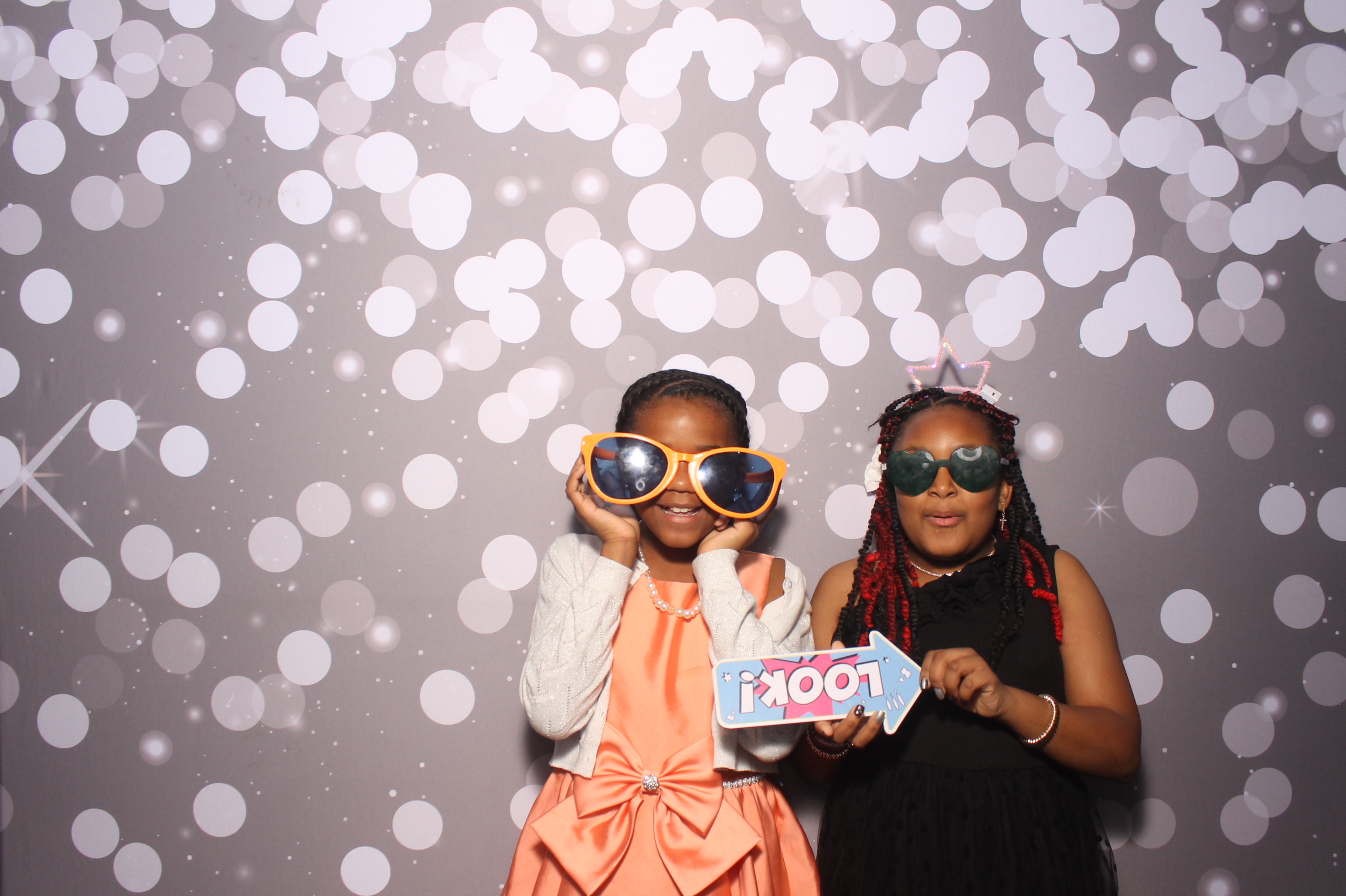 Father Daughter Cupcake Prom | View more photos from the event at gallery.photoboothcincy.com/u/PhotoBoothCincy/Father-Daughter-Cupcake-Prom-1