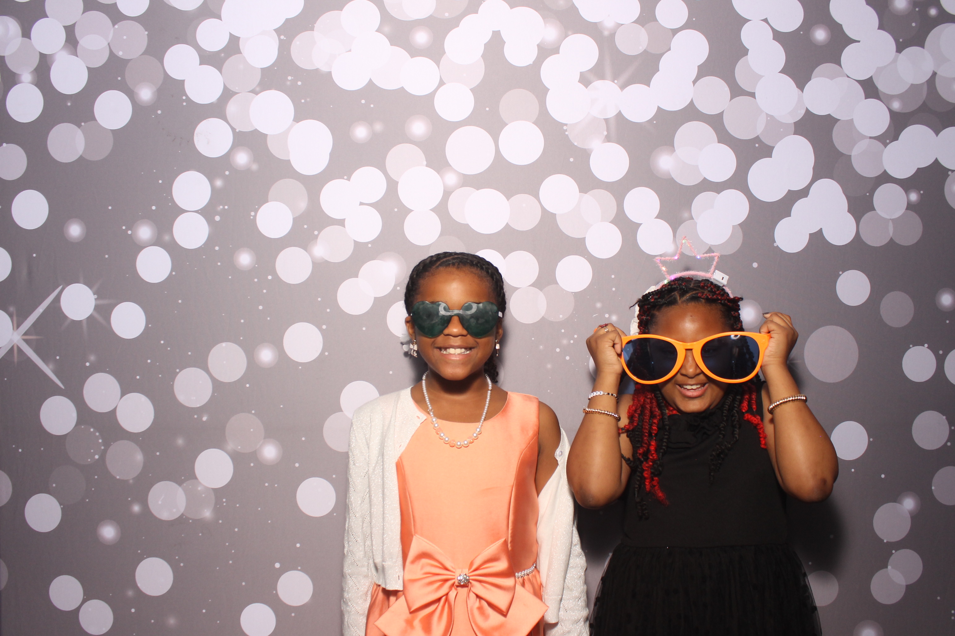 Father Daughter Cupcake Prom | View more photos from the event at gallery.photoboothcincy.com/u/PhotoBoothCincy/Father-Daughter-Cupcake-Prom-1