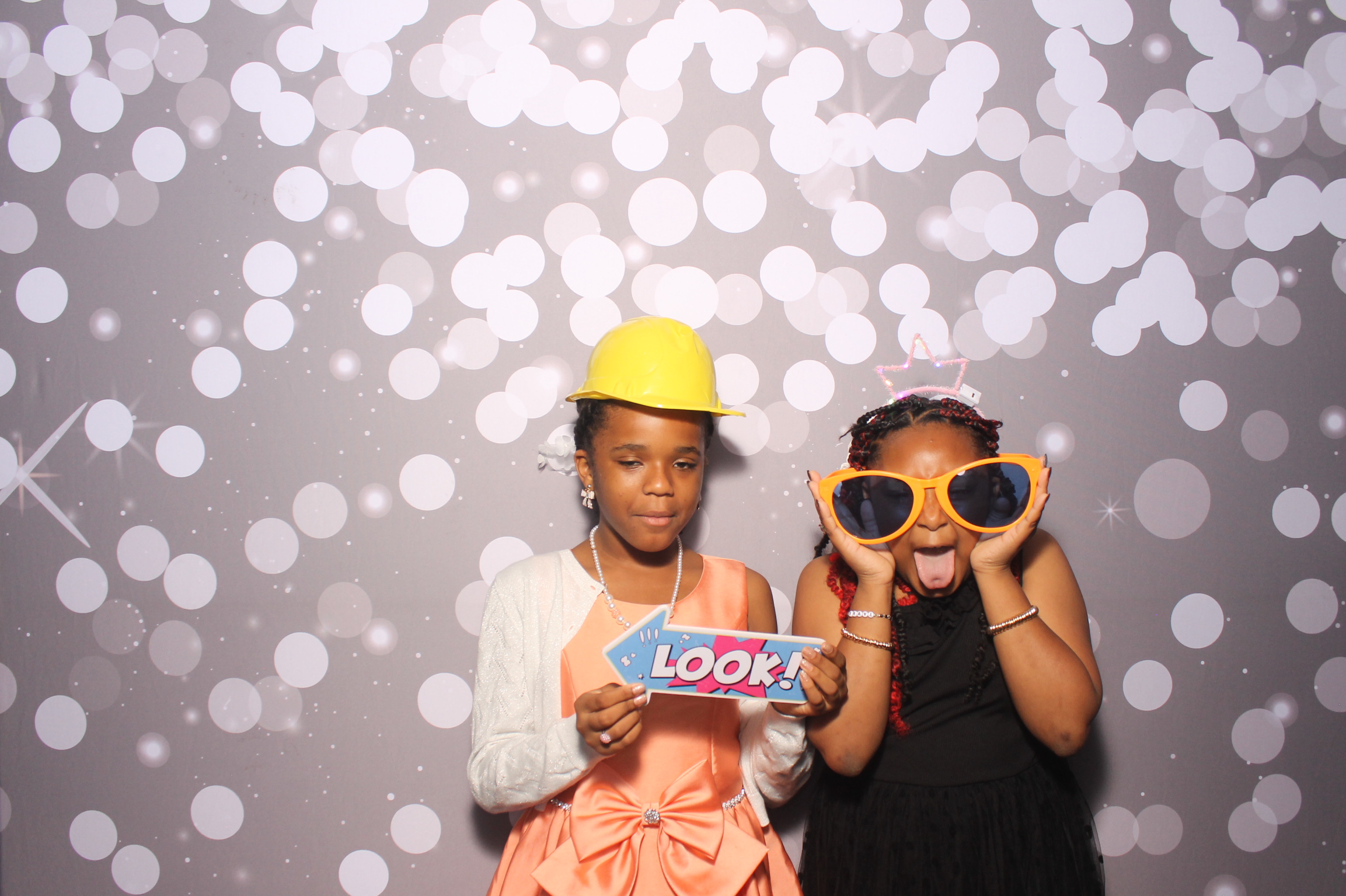 Father Daughter Cupcake Prom | View more photos from the event at gallery.photoboothcincy.com/u/PhotoBoothCincy/Father-Daughter-Cupcake-Prom-1