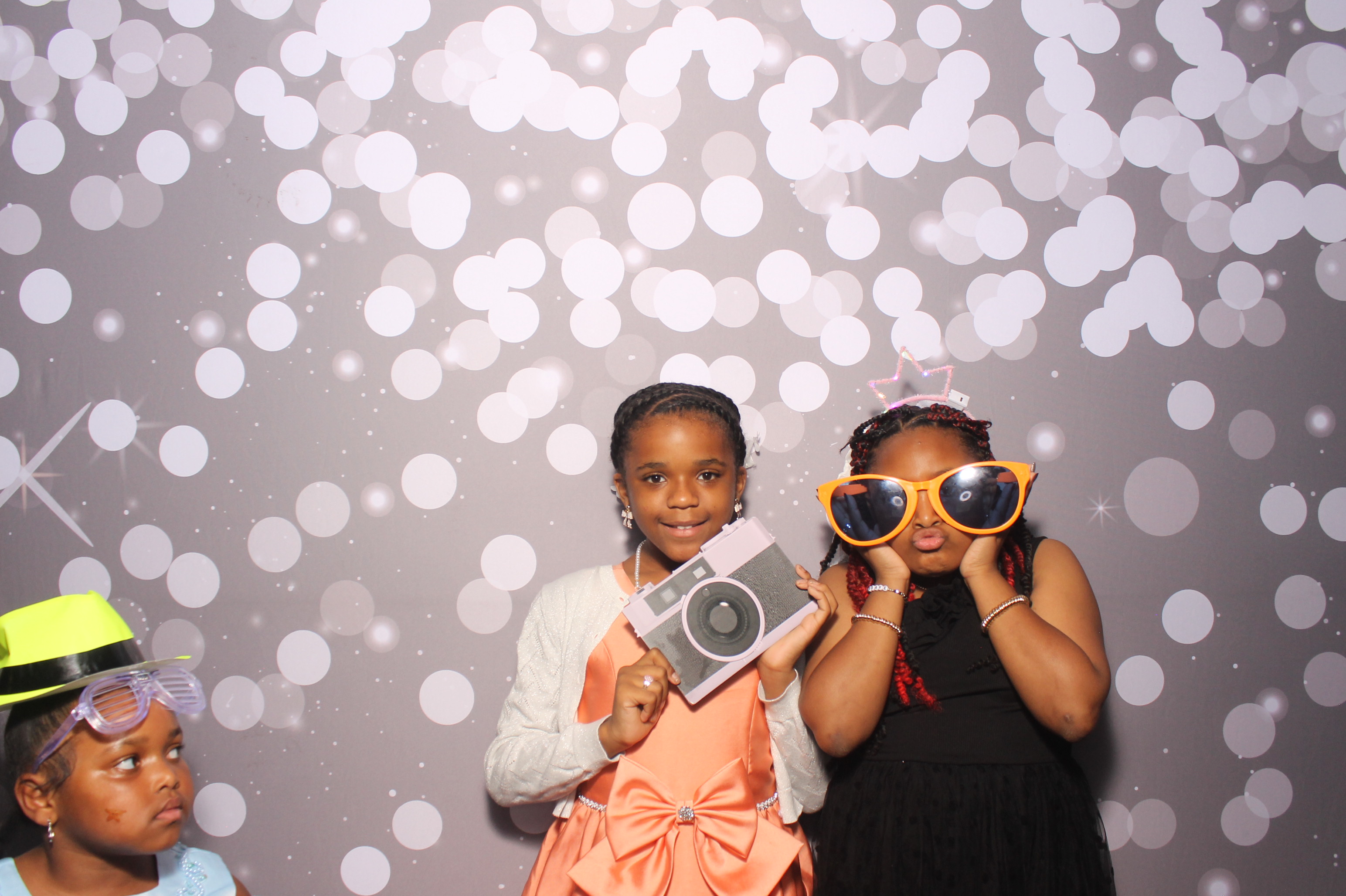 Father Daughter Cupcake Prom | View more photos from the event at gallery.photoboothcincy.com/u/PhotoBoothCincy/Father-Daughter-Cupcake-Prom-1
