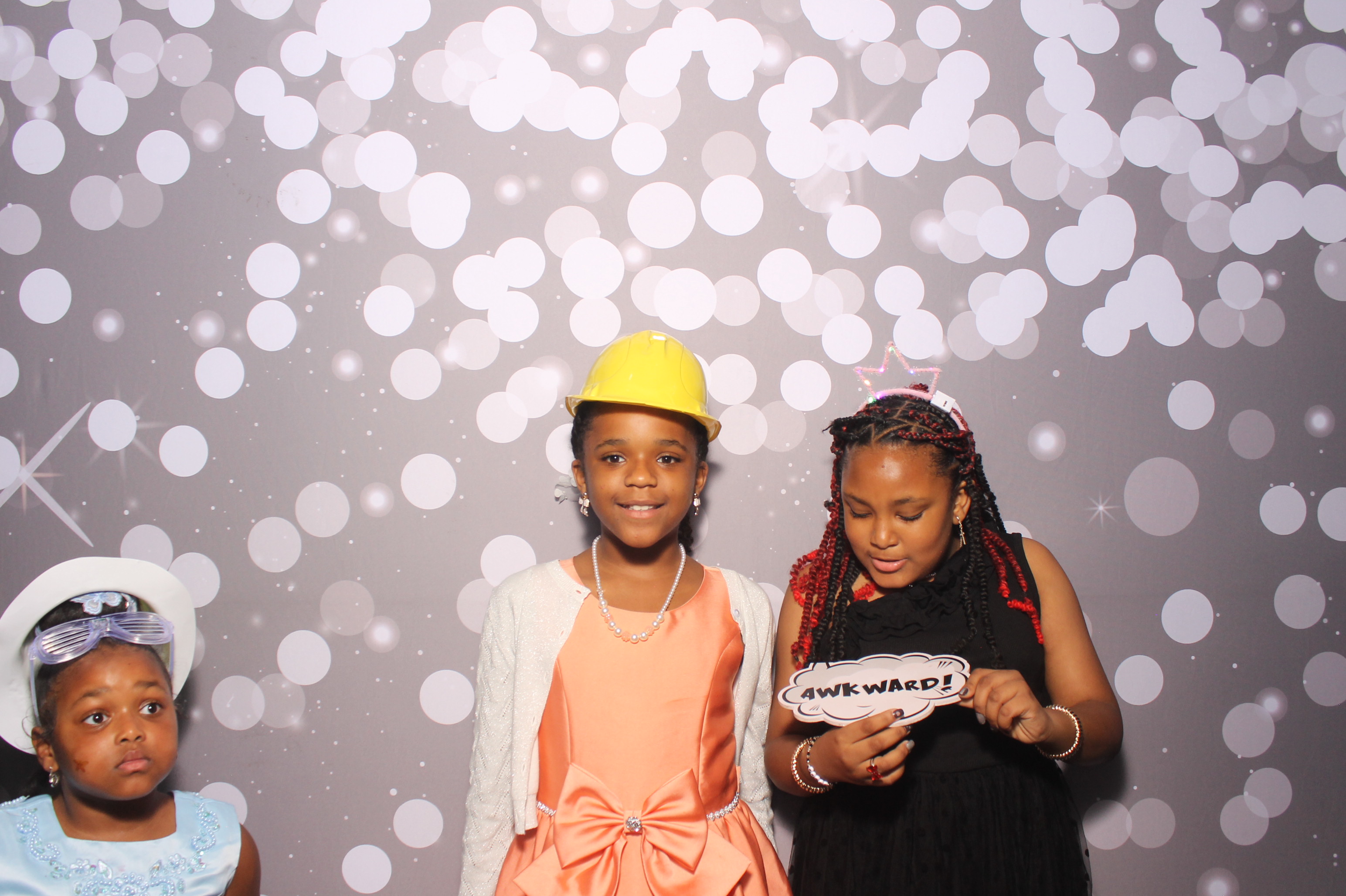 Father Daughter Cupcake Prom | View more photos from the event at gallery.photoboothcincy.com/u/PhotoBoothCincy/Father-Daughter-Cupcake-Prom-1