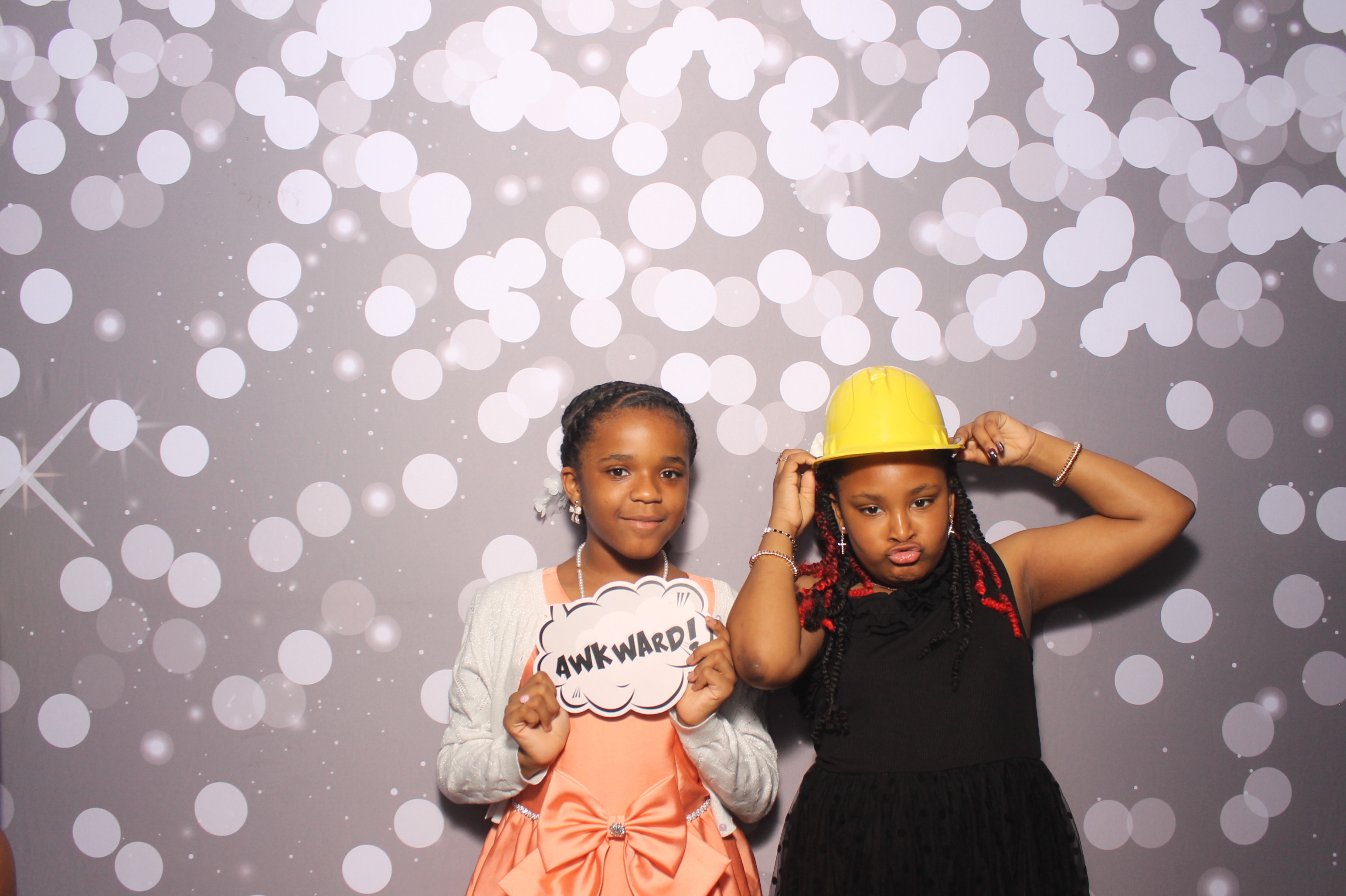 Father Daughter Cupcake Prom | View more photos from the event at gallery.photoboothcincy.com/u/PhotoBoothCincy/Father-Daughter-Cupcake-Prom-1