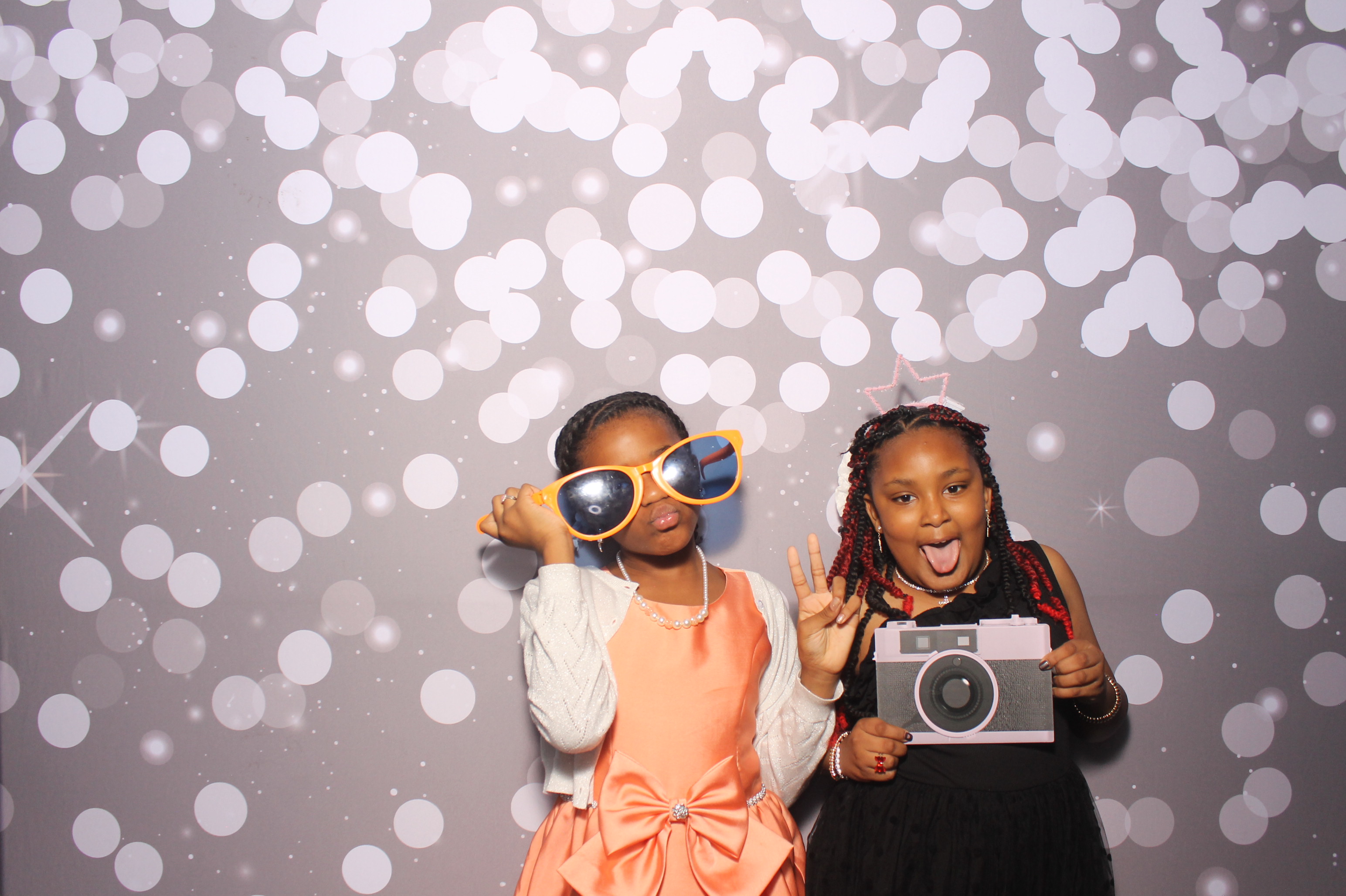 Father Daughter Cupcake Prom | View more photos from the event at gallery.photoboothcincy.com/u/PhotoBoothCincy/Father-Daughter-Cupcake-Prom-1