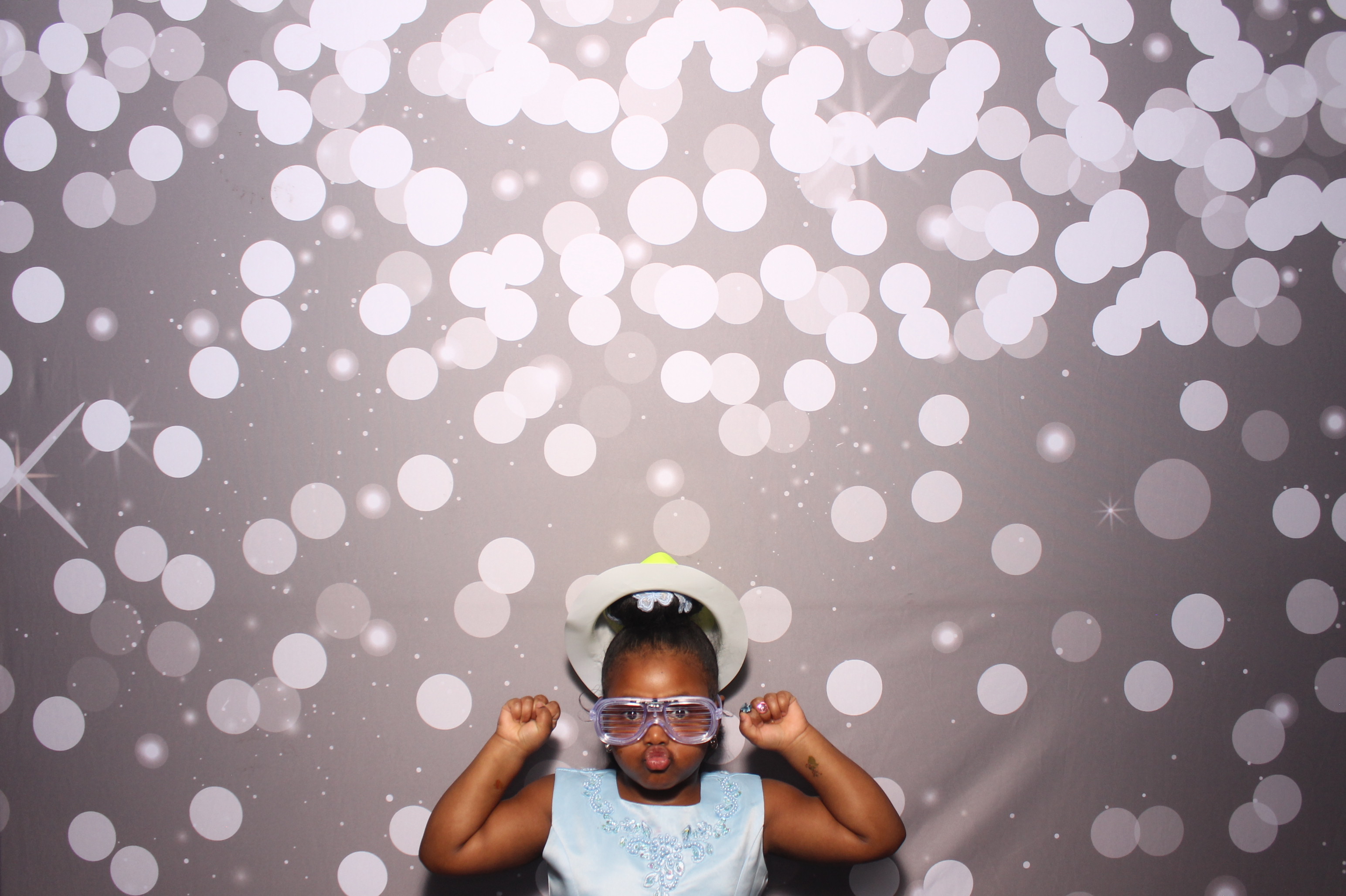 Father Daughter Cupcake Prom | View more photos from the event at gallery.photoboothcincy.com/u/PhotoBoothCincy/Father-Daughter-Cupcake-Prom-1