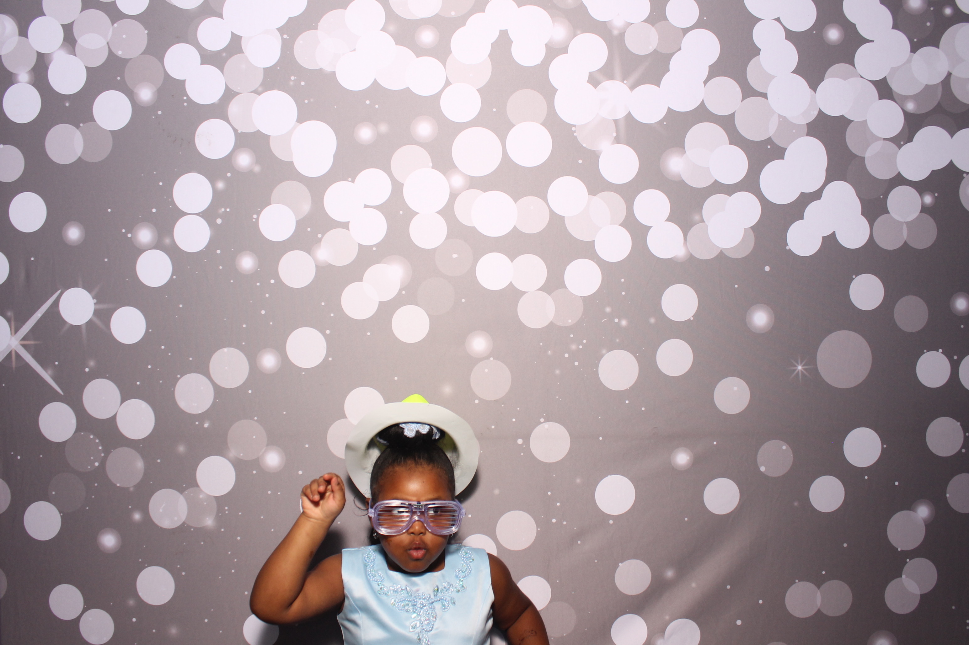 Father Daughter Cupcake Prom | View more photos from the event at gallery.photoboothcincy.com/u/PhotoBoothCincy/Father-Daughter-Cupcake-Prom-1