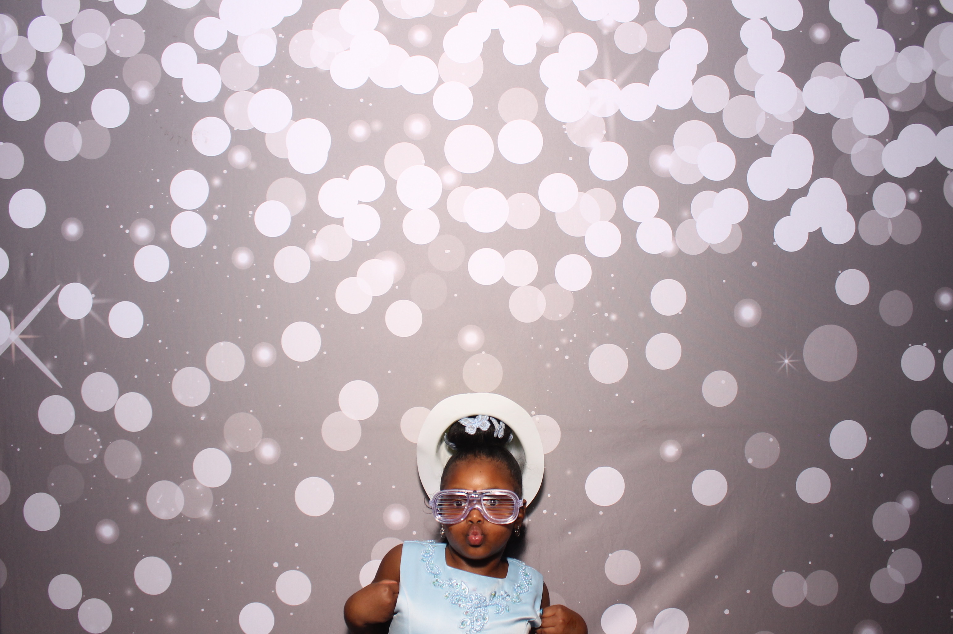 Father Daughter Cupcake Prom | View more photos from the event at gallery.photoboothcincy.com/u/PhotoBoothCincy/Father-Daughter-Cupcake-Prom-1