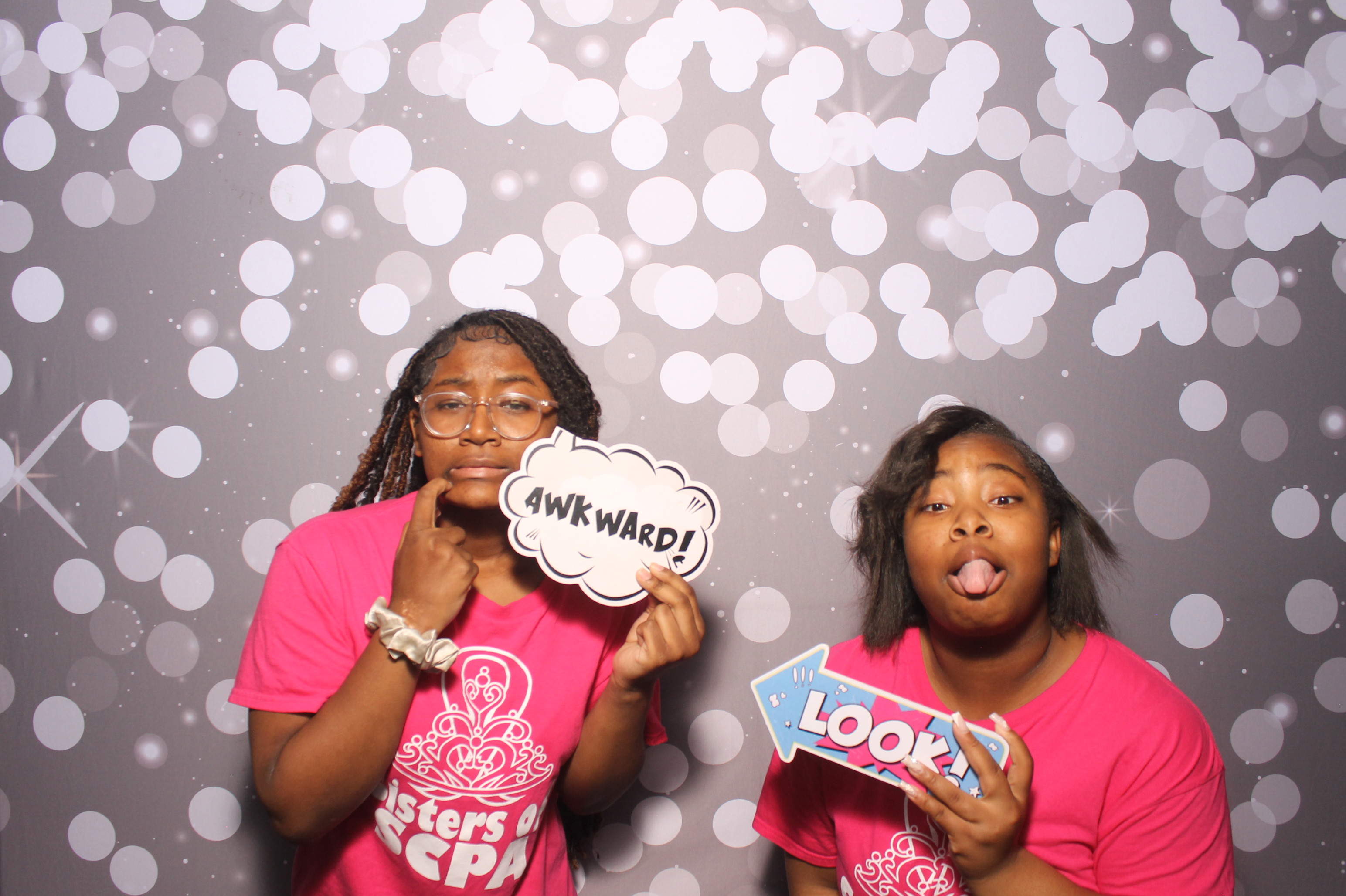 Father Daughter Cupcake Prom | View more photos from the event at gallery.photoboothcincy.com/u/PhotoBoothCincy/Father-Daughter-Cupcake-Prom-1