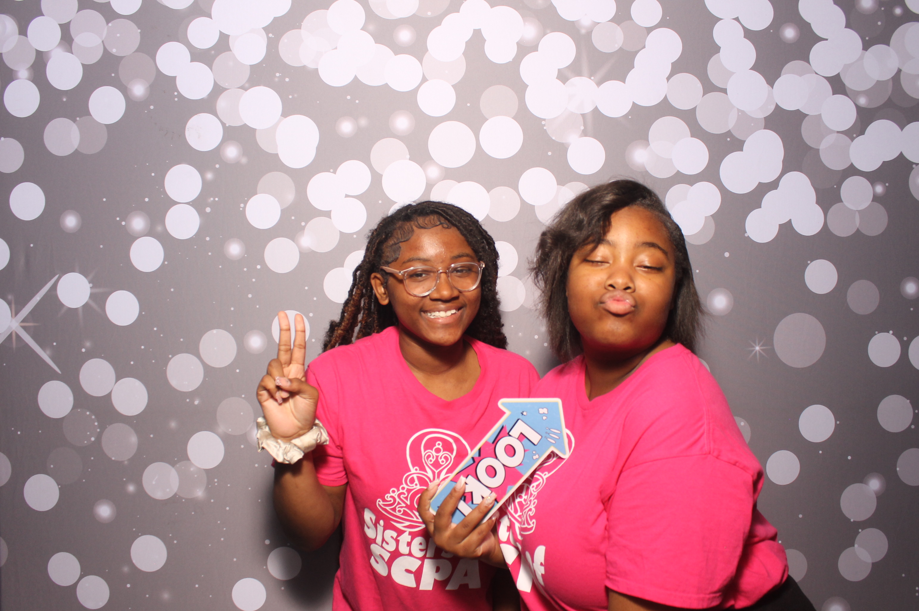 Father Daughter Cupcake Prom | View more photos from the event at gallery.photoboothcincy.com/u/PhotoBoothCincy/Father-Daughter-Cupcake-Prom-1