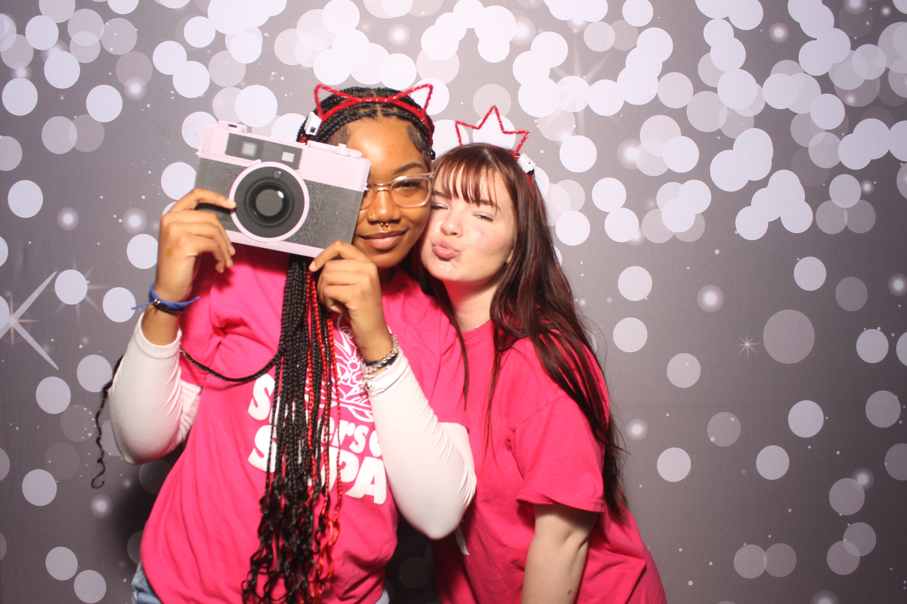 Father Daughter Cupcake Prom | View more photos from the event at gallery.photoboothcincy.com/u/PhotoBoothCincy/Father-Daughter-Cupcake-Prom-1
