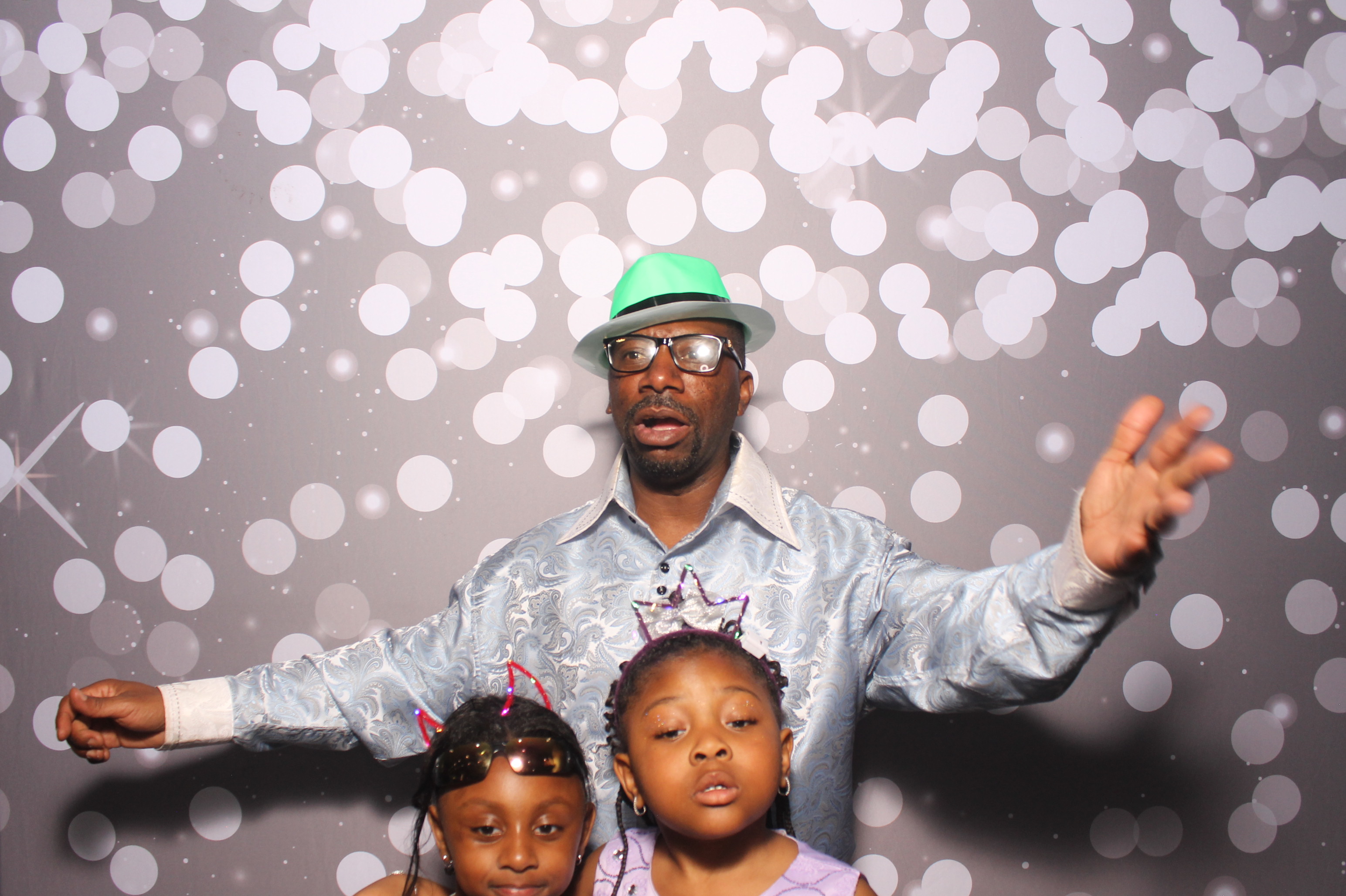 Father Daughter Cupcake Prom | View more photos from the event at gallery.photoboothcincy.com/u/PhotoBoothCincy/Father-Daughter-Cupcake-Prom-1