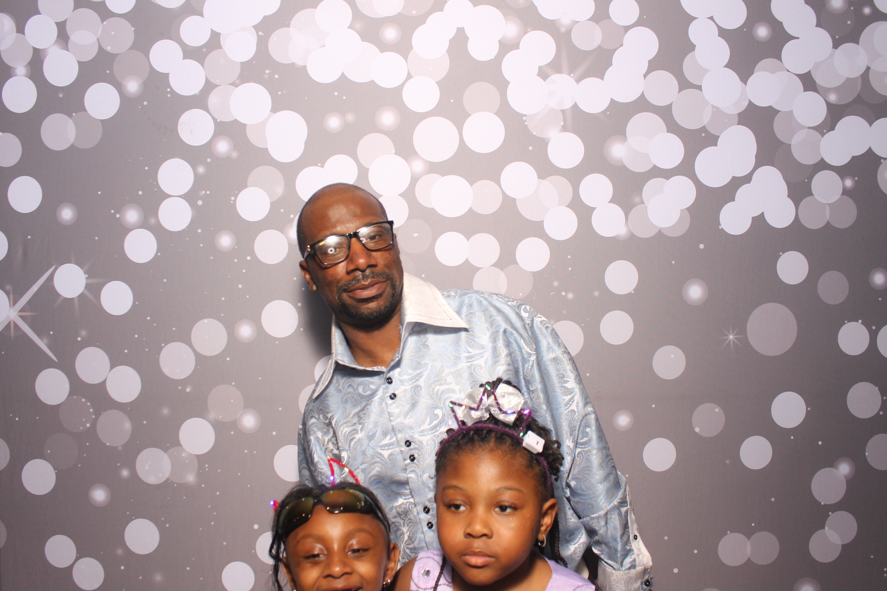 Father Daughter Cupcake Prom | View more photos from the event at gallery.photoboothcincy.com/u/PhotoBoothCincy/Father-Daughter-Cupcake-Prom-1
