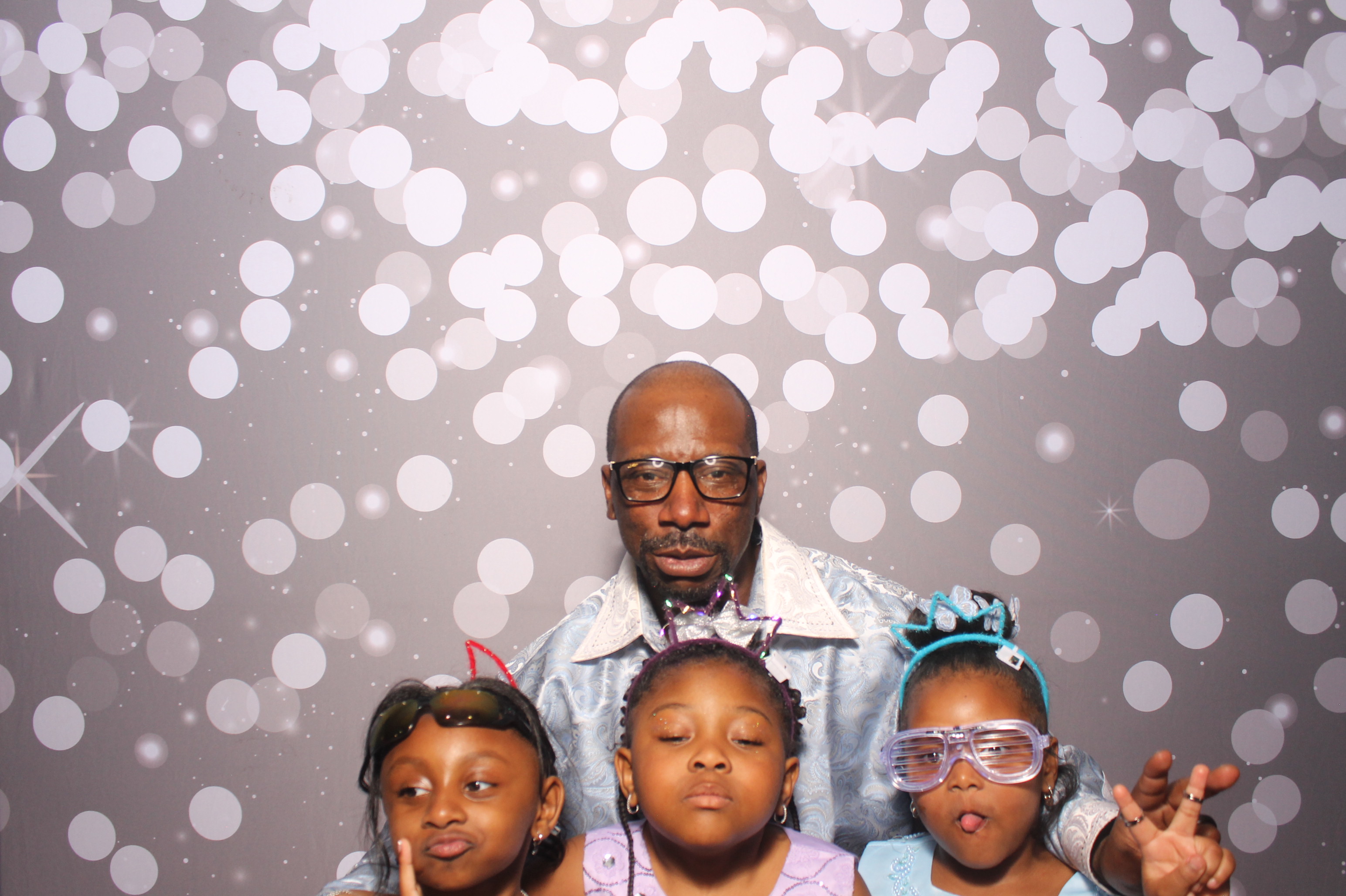 Father Daughter Cupcake Prom | View more photos from the event at gallery.photoboothcincy.com/u/PhotoBoothCincy/Father-Daughter-Cupcake-Prom-1