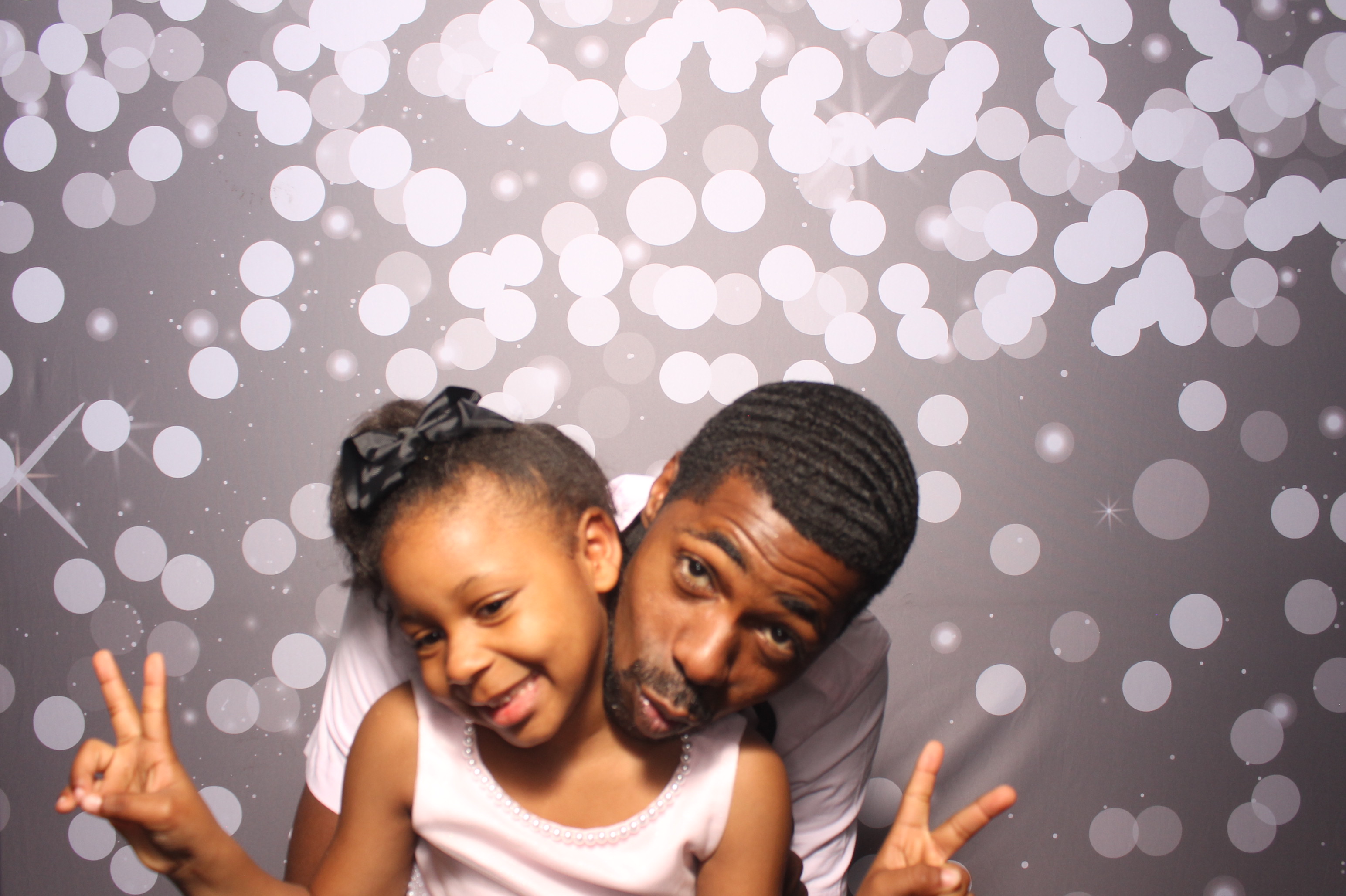 Father Daughter Cupcake Prom | View more photos from the event at gallery.photoboothcincy.com/u/PhotoBoothCincy/Father-Daughter-Cupcake-Prom-1