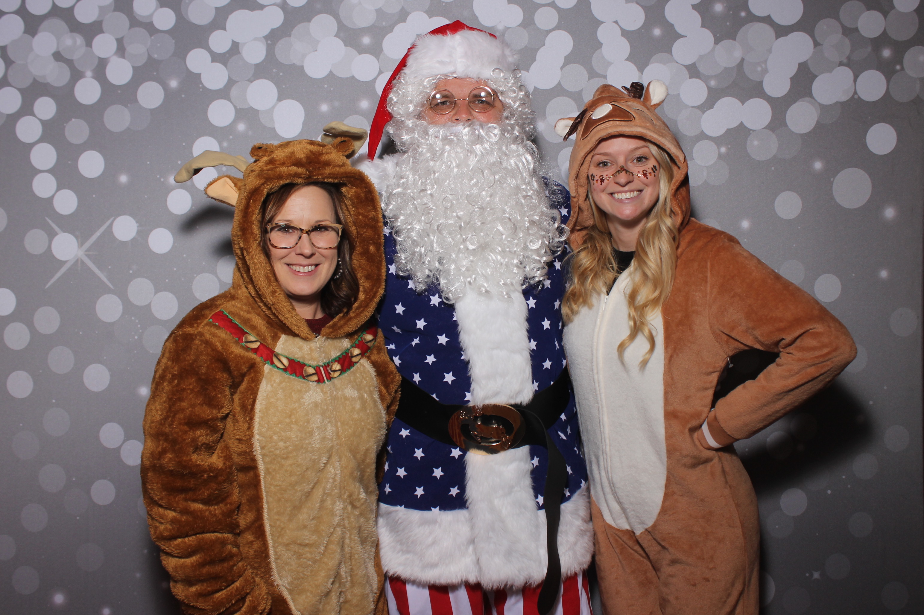 GE Castings Jolly Jamboree | View more photos from the event at gallery.photoboothcincy.com/u/PhotoBoothCincy/GE-Castings-Jolly-Jamboree