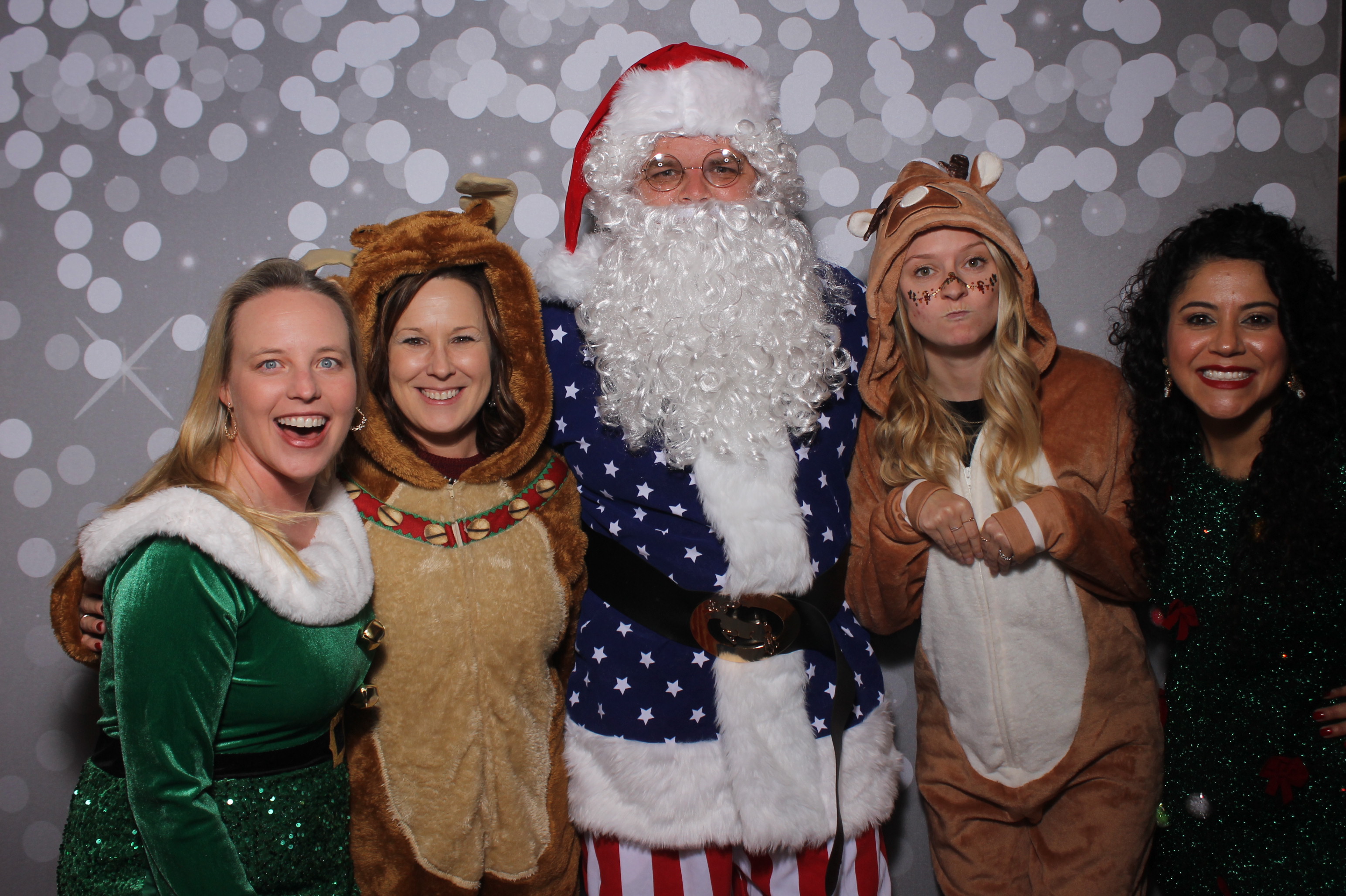 GE Castings Jolly Jamboree | View more photos from the event at gallery.photoboothcincy.com/u/PhotoBoothCincy/GE-Castings-Jolly-Jamboree