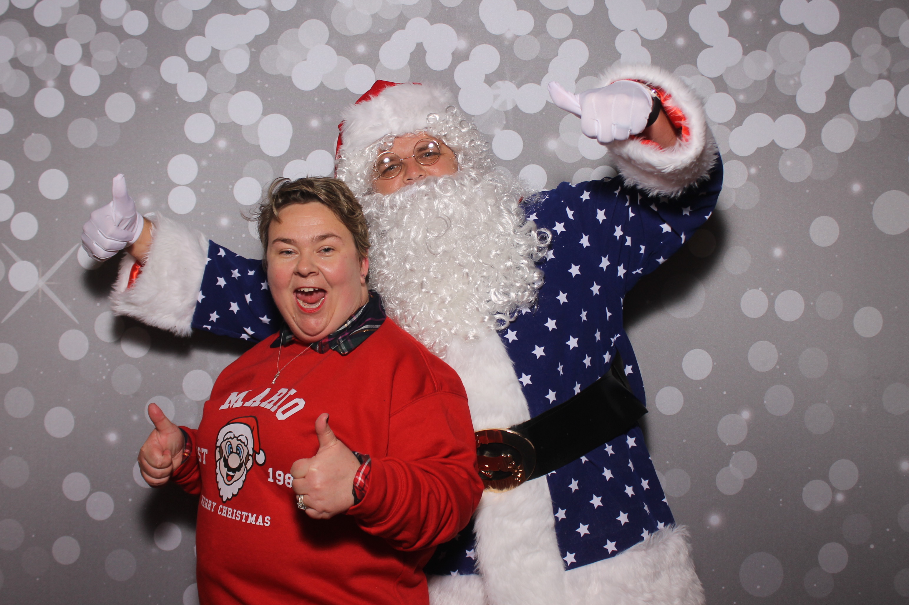 GE Castings Jolly Jamboree | View more photos from the event at gallery.photoboothcincy.com/u/PhotoBoothCincy/GE-Castings-Jolly-Jamboree