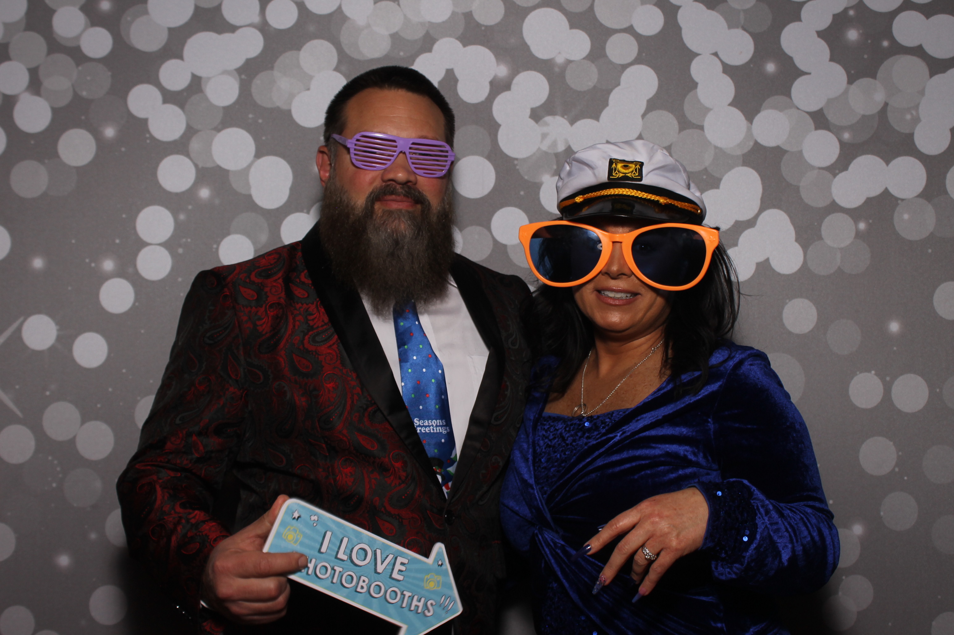 GE Castings Jolly Jamboree | View more photos from the event at gallery.photoboothcincy.com/u/PhotoBoothCincy/GE-Castings-Jolly-Jamboree
