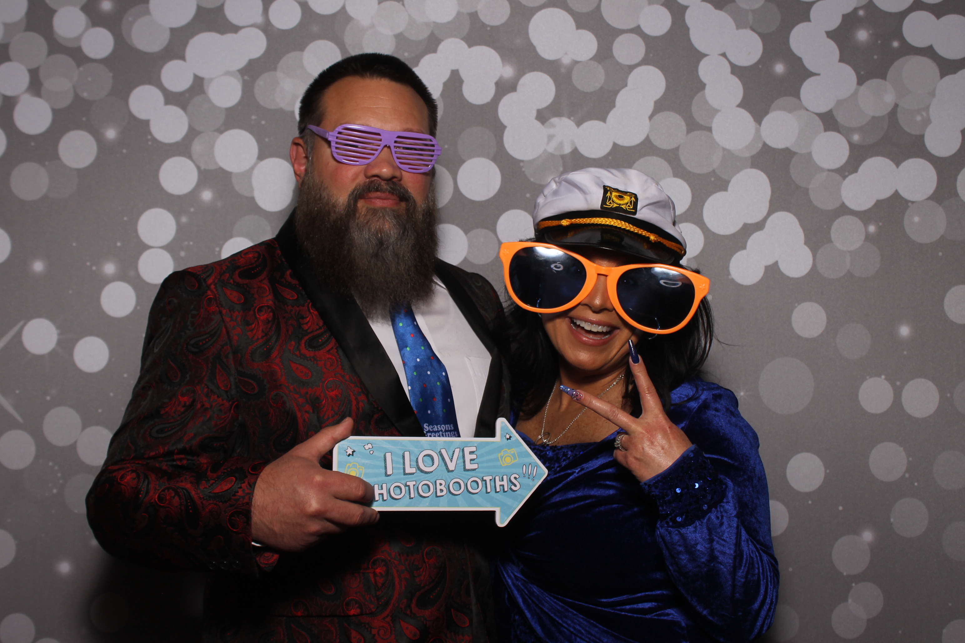 GE Castings Jolly Jamboree | View more photos from the event at gallery.photoboothcincy.com/u/PhotoBoothCincy/GE-Castings-Jolly-Jamboree