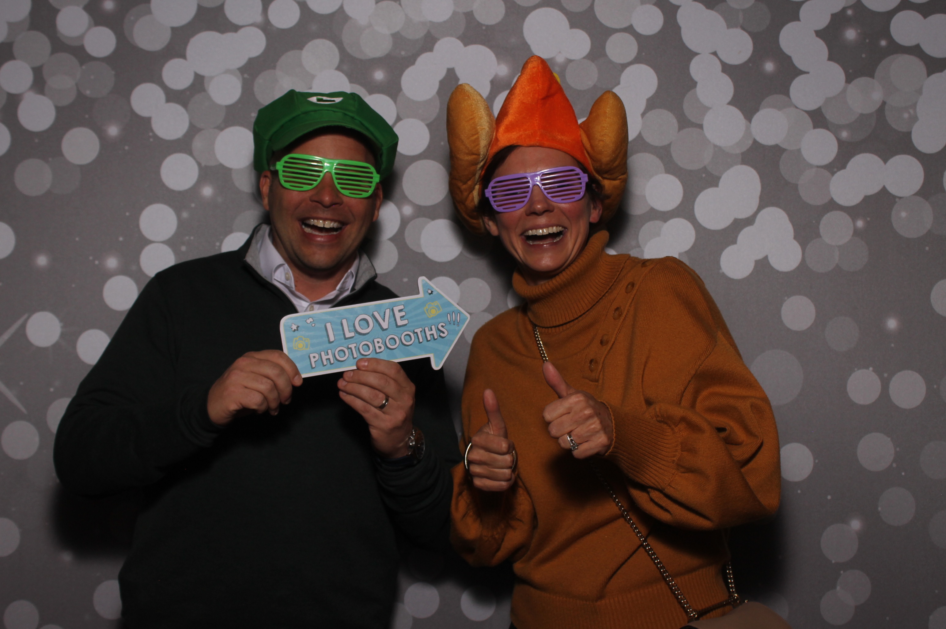 GE Castings Jolly Jamboree | View more photos from the event at gallery.photoboothcincy.com/u/PhotoBoothCincy/GE-Castings-Jolly-Jamboree