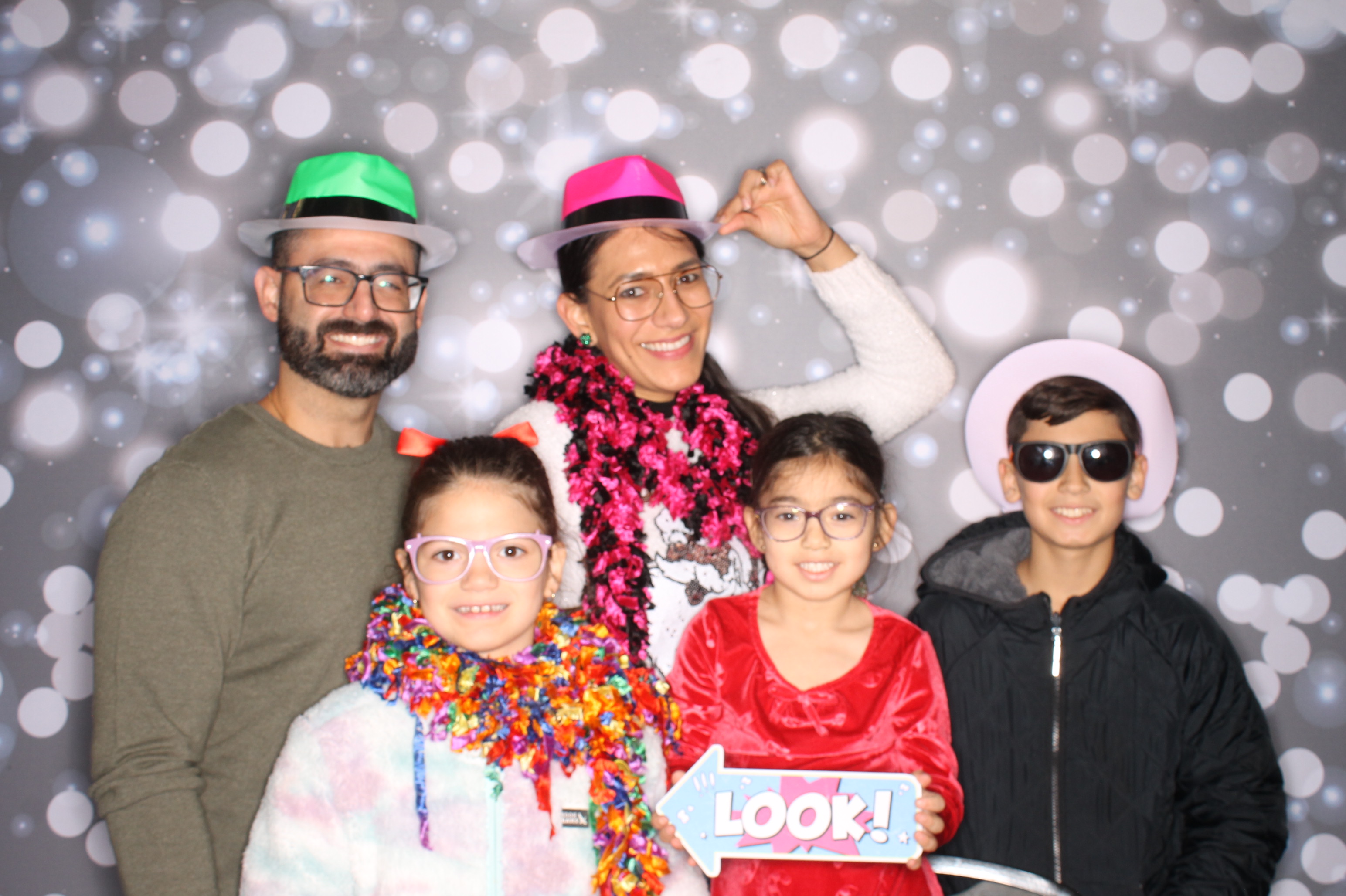 GE Feliz Navidad | View more photos from the event at gallery.photoboothcincy.com/u/PhotoBoothCincy/GE-Feliz-Navidad