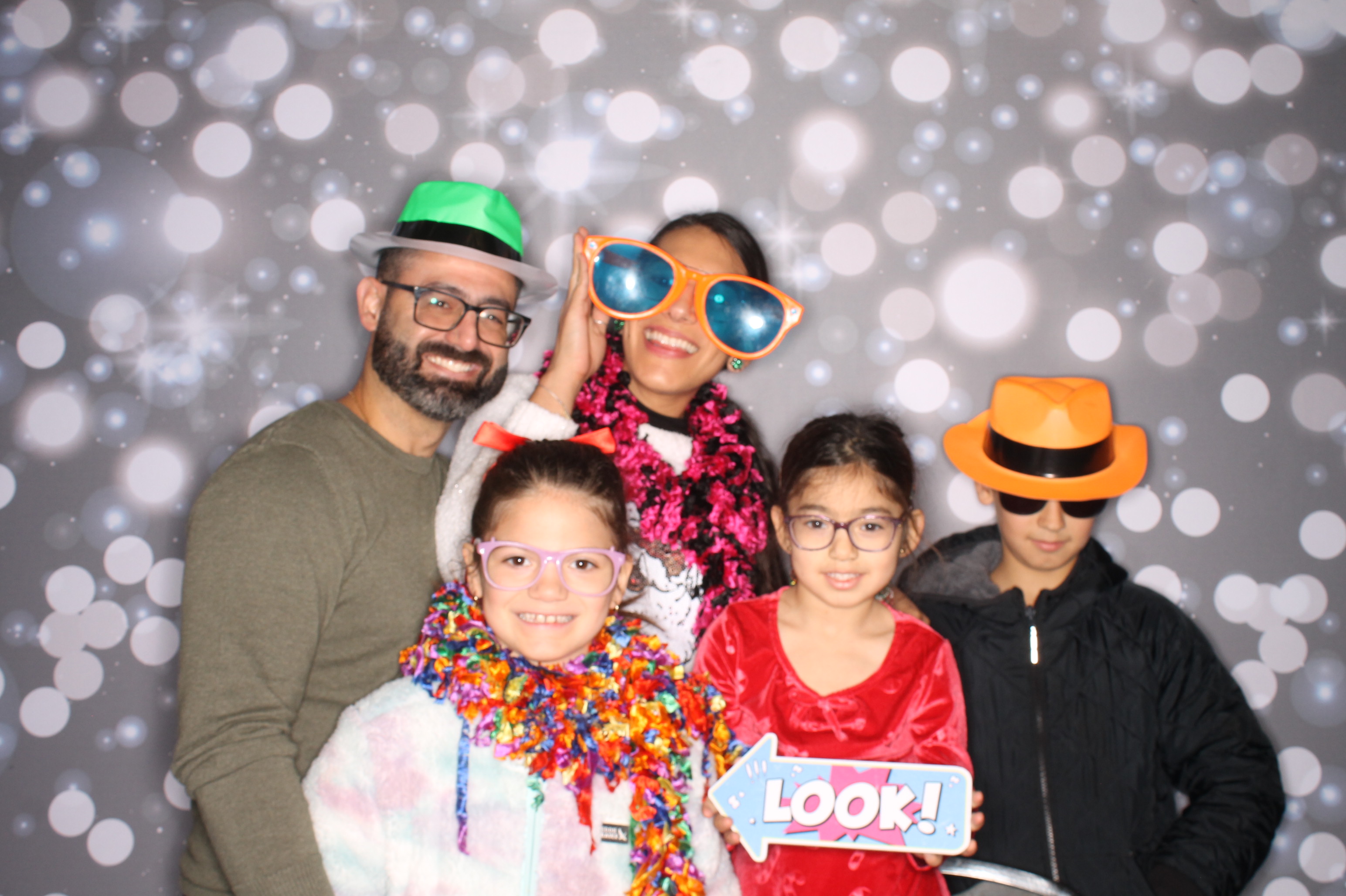 GE Feliz Navidad | View more photos from the event at gallery.photoboothcincy.com/u/PhotoBoothCincy/GE-Feliz-Navidad