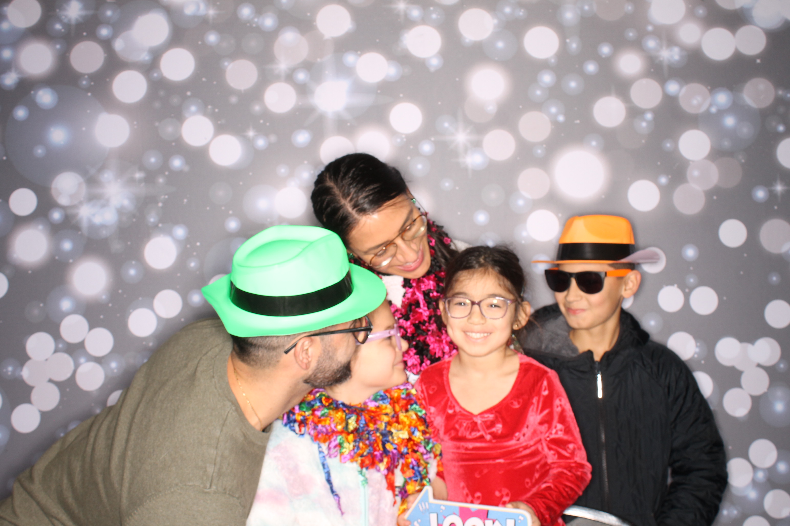 GE Feliz Navidad | View more photos from the event at gallery.photoboothcincy.com/u/PhotoBoothCincy/GE-Feliz-Navidad