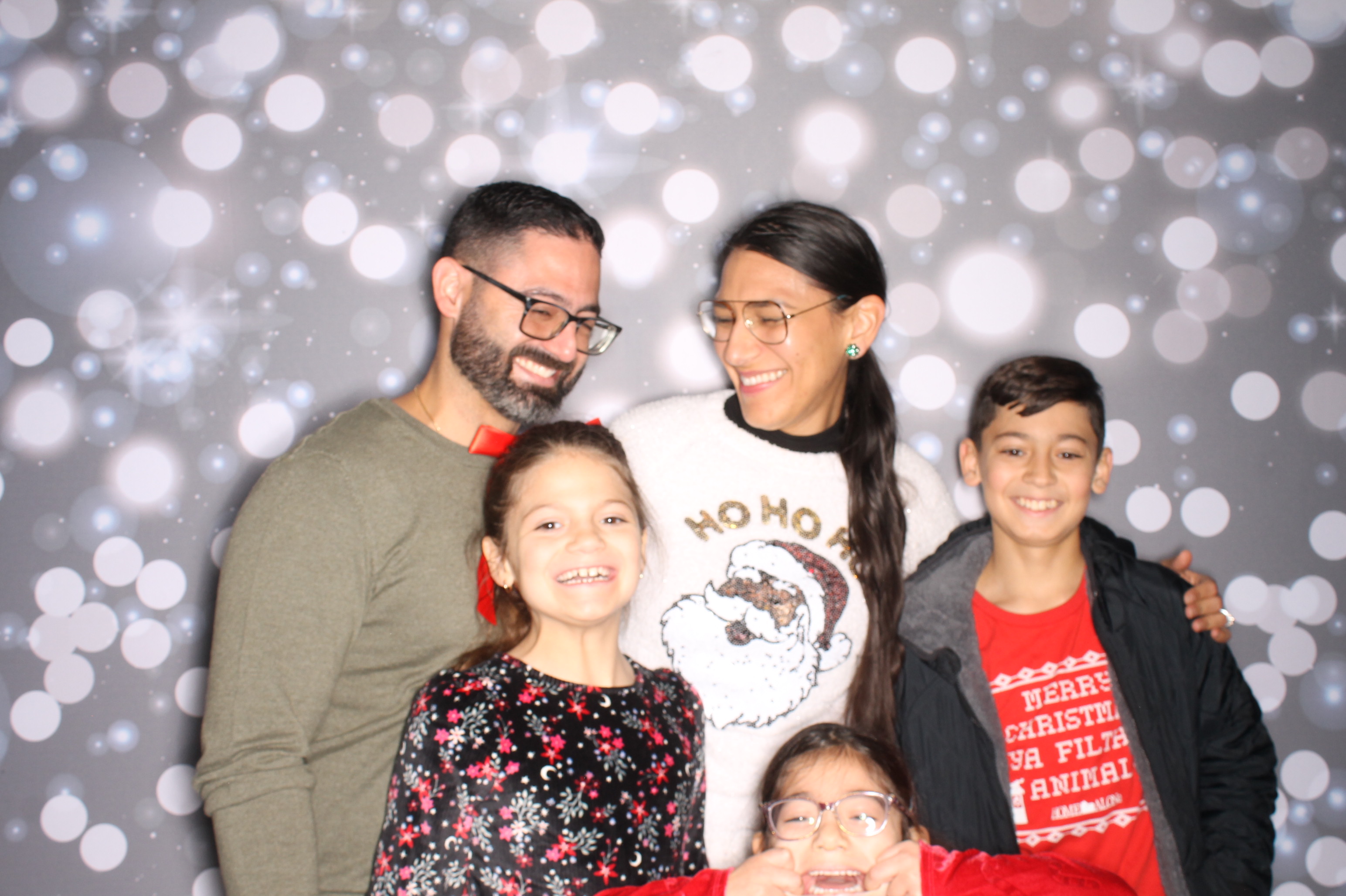 GE Feliz Navidad | View more photos from the event at gallery.photoboothcincy.com/u/PhotoBoothCincy/GE-Feliz-Navidad