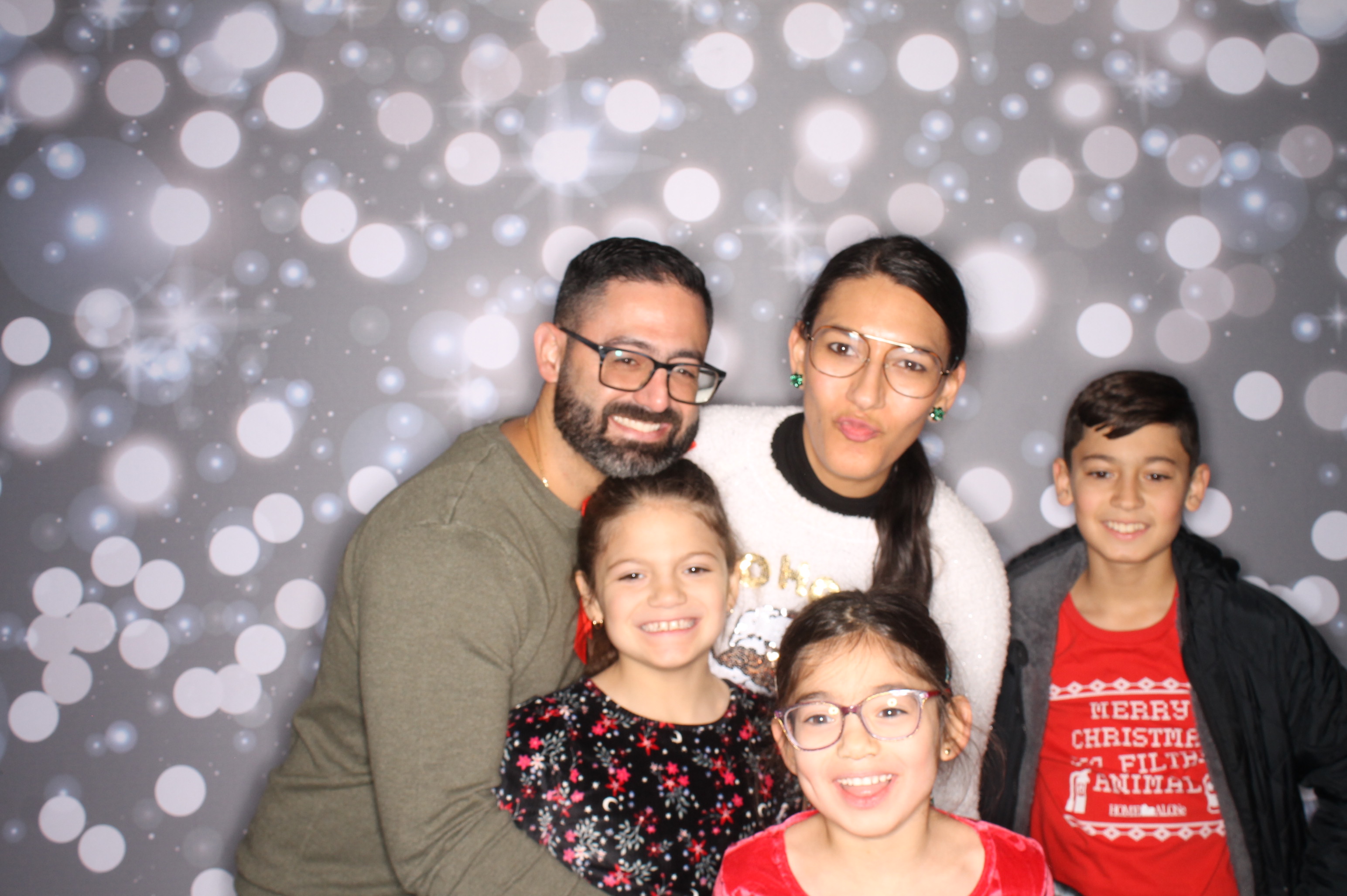GE Feliz Navidad | View more photos from the event at gallery.photoboothcincy.com/u/PhotoBoothCincy/GE-Feliz-Navidad
